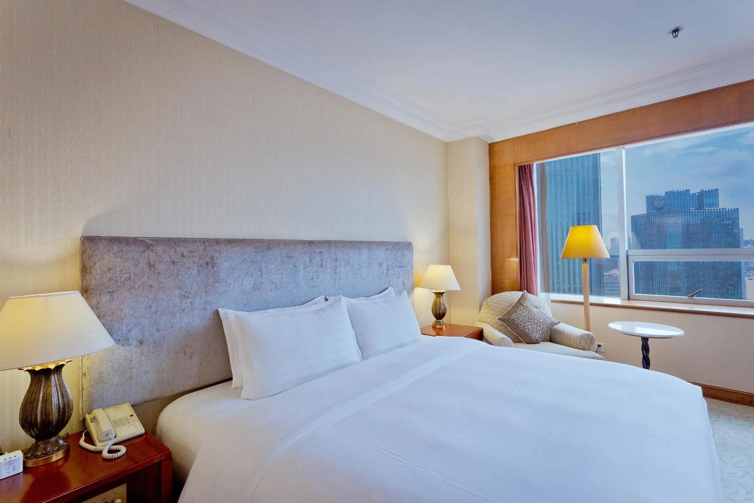 Standard King Room in Crowne Plaza Qingdao by IHG