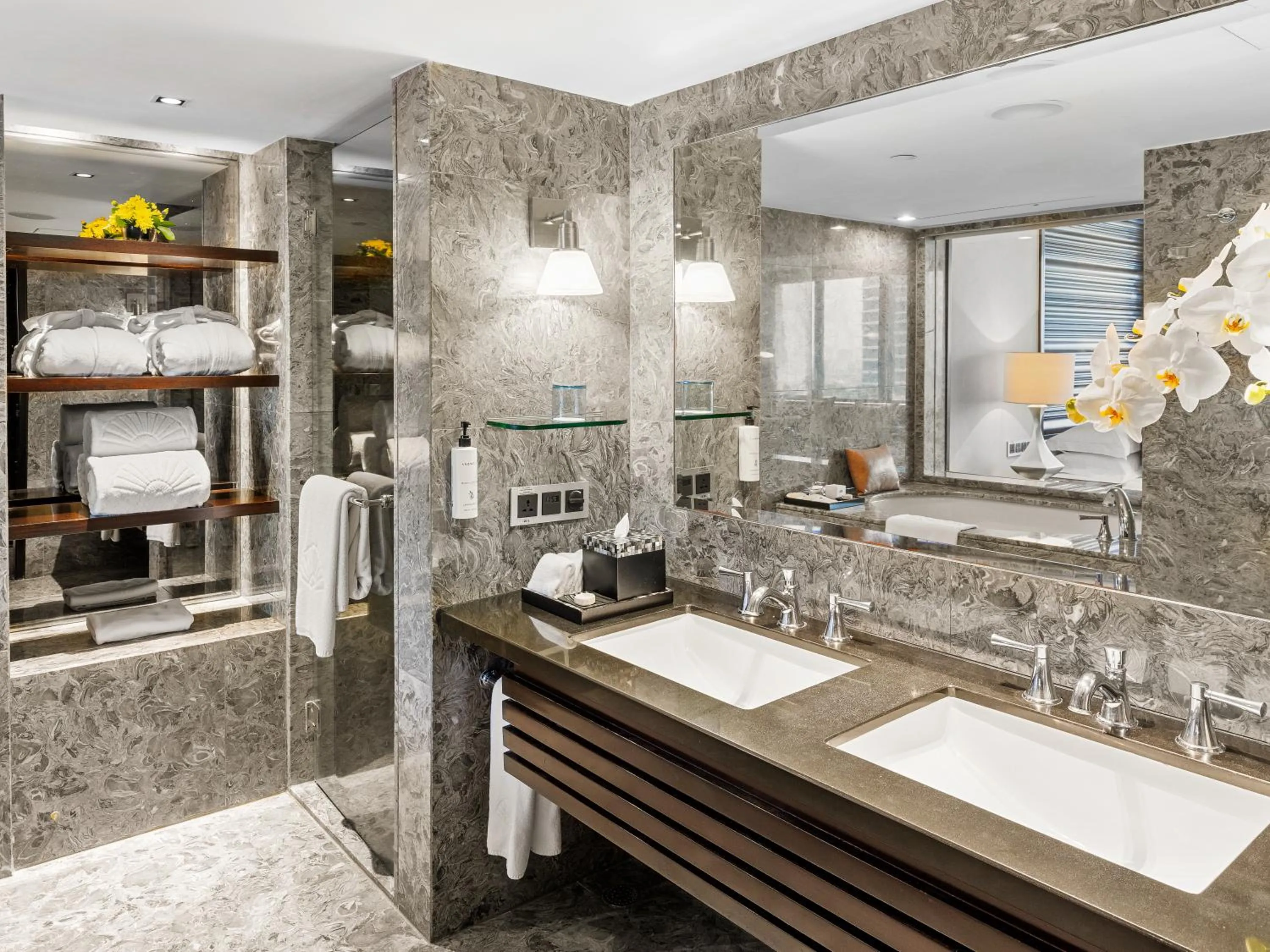 Monument View Club Room King in Mandarin Oriental, Jakarta