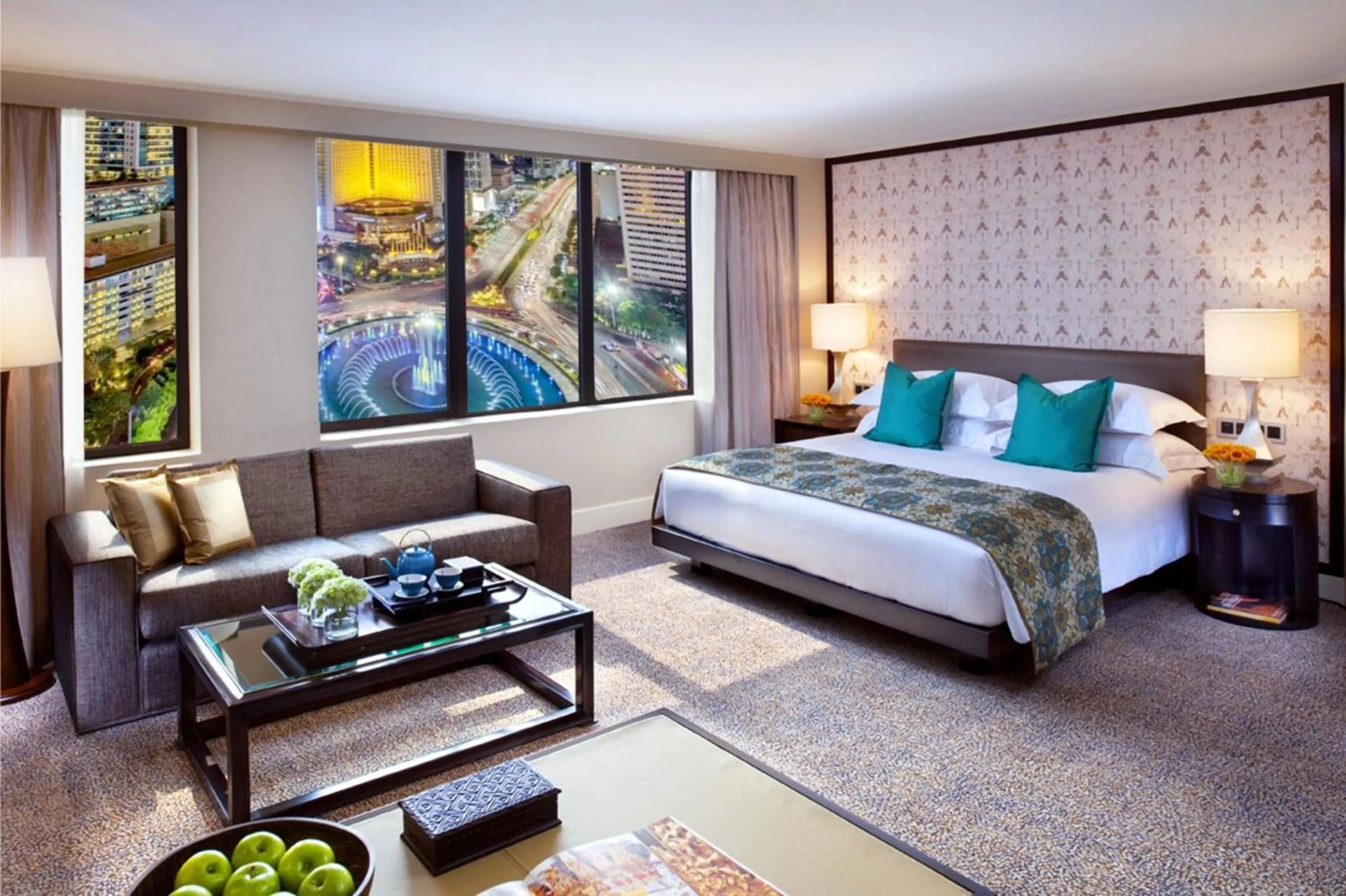 Family Connecting Monument View in Mandarin Oriental, Jakarta