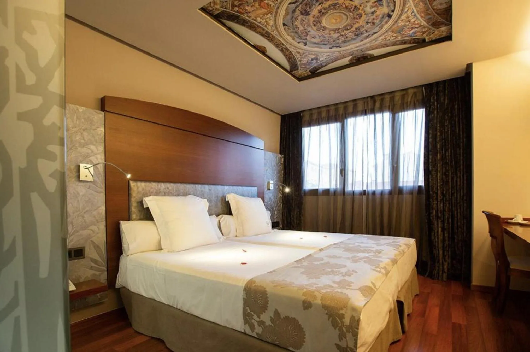 Twin Room in Hotel Sancho Abarca Petit SPA