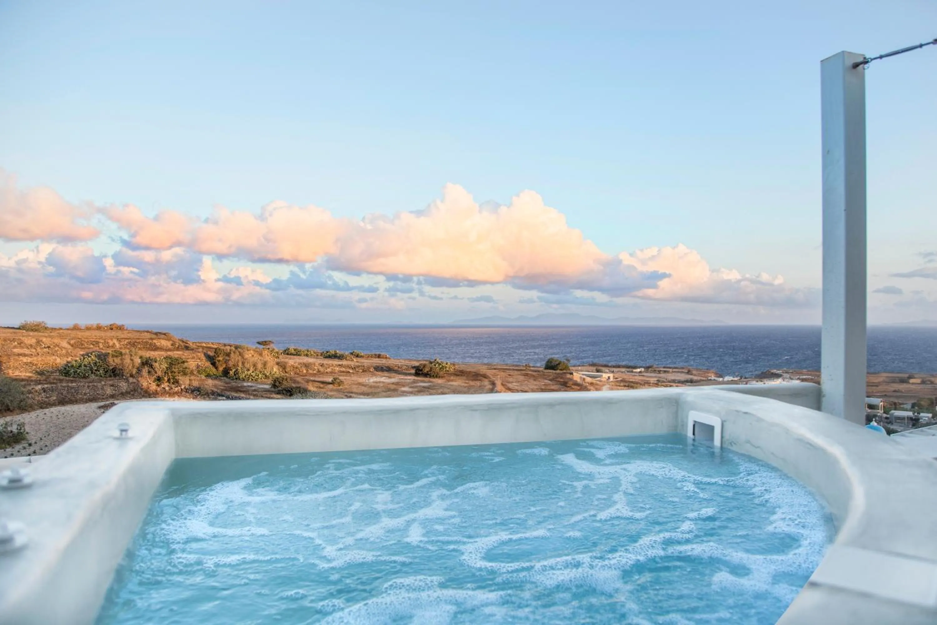 Superior Hot Tub Suite in Aplai Dome