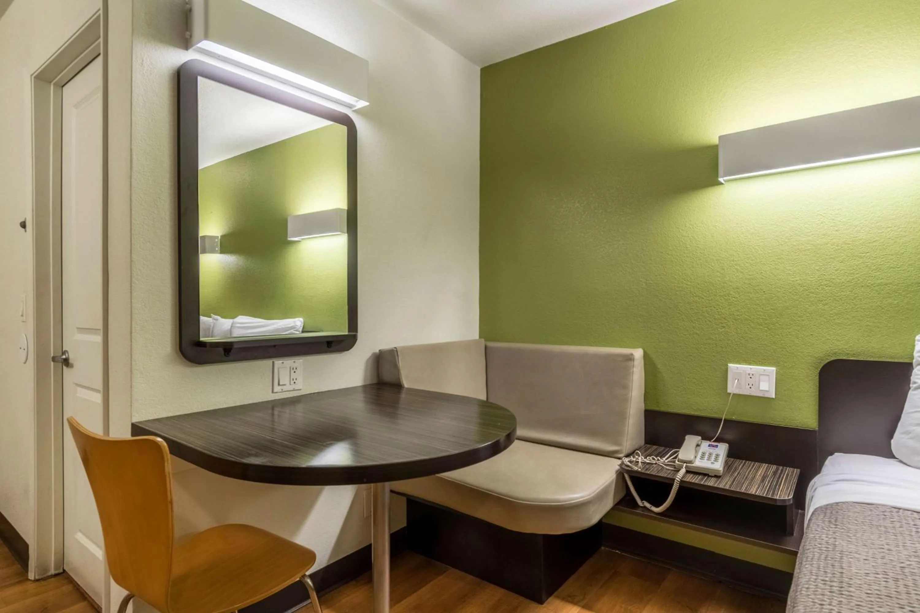 King Room - single occupancy - Smoking  in Motel 6-Redlands, CA