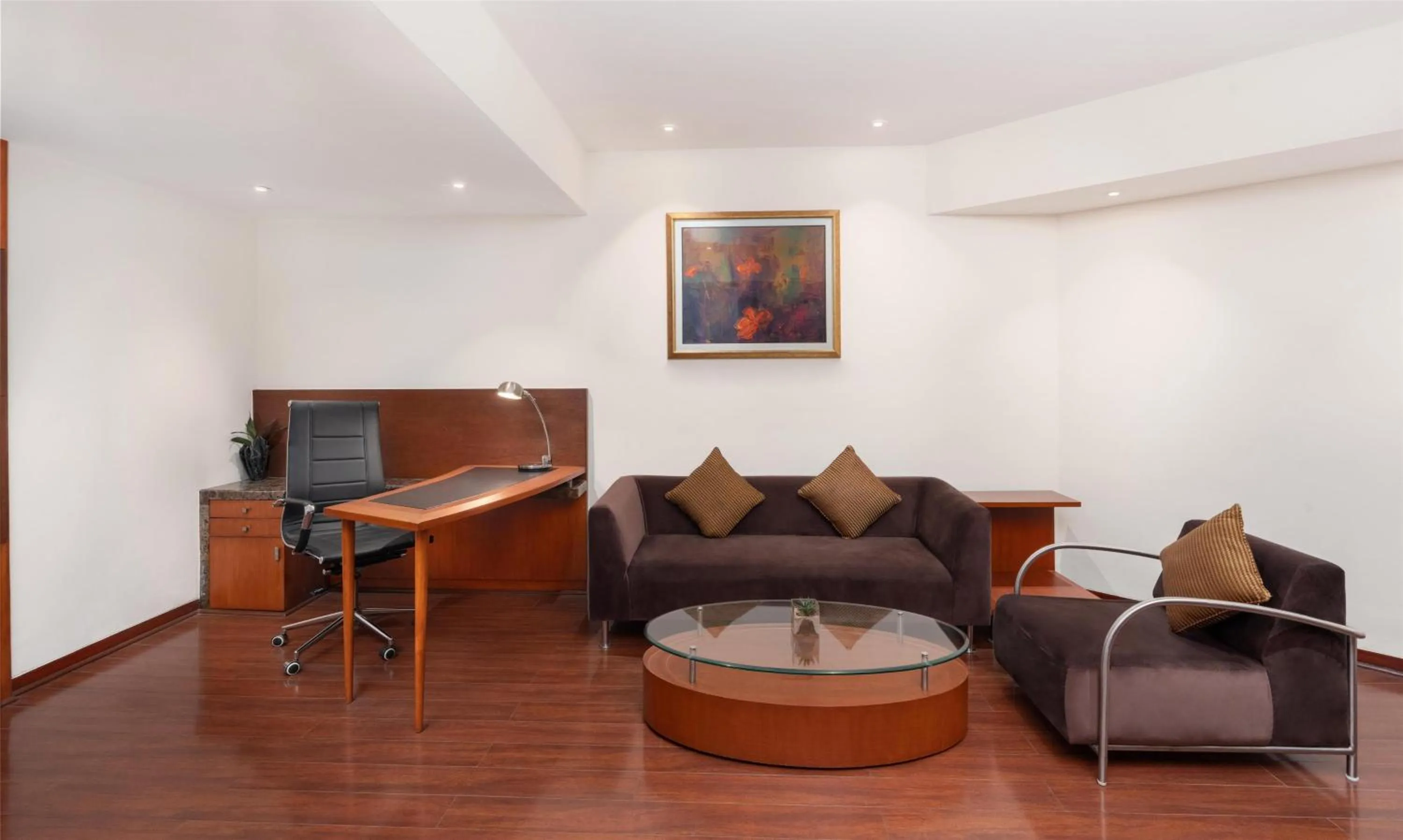 Deluxe Suite with Airport Transfers, Happy Hours 01:00 PM to 06:00 PM, 20% Discount on Food & Beverage and Free Pick up and drop to Worldmark Aerocity (subject to car availability) in Radisson Blu Plaza Delhi Airport