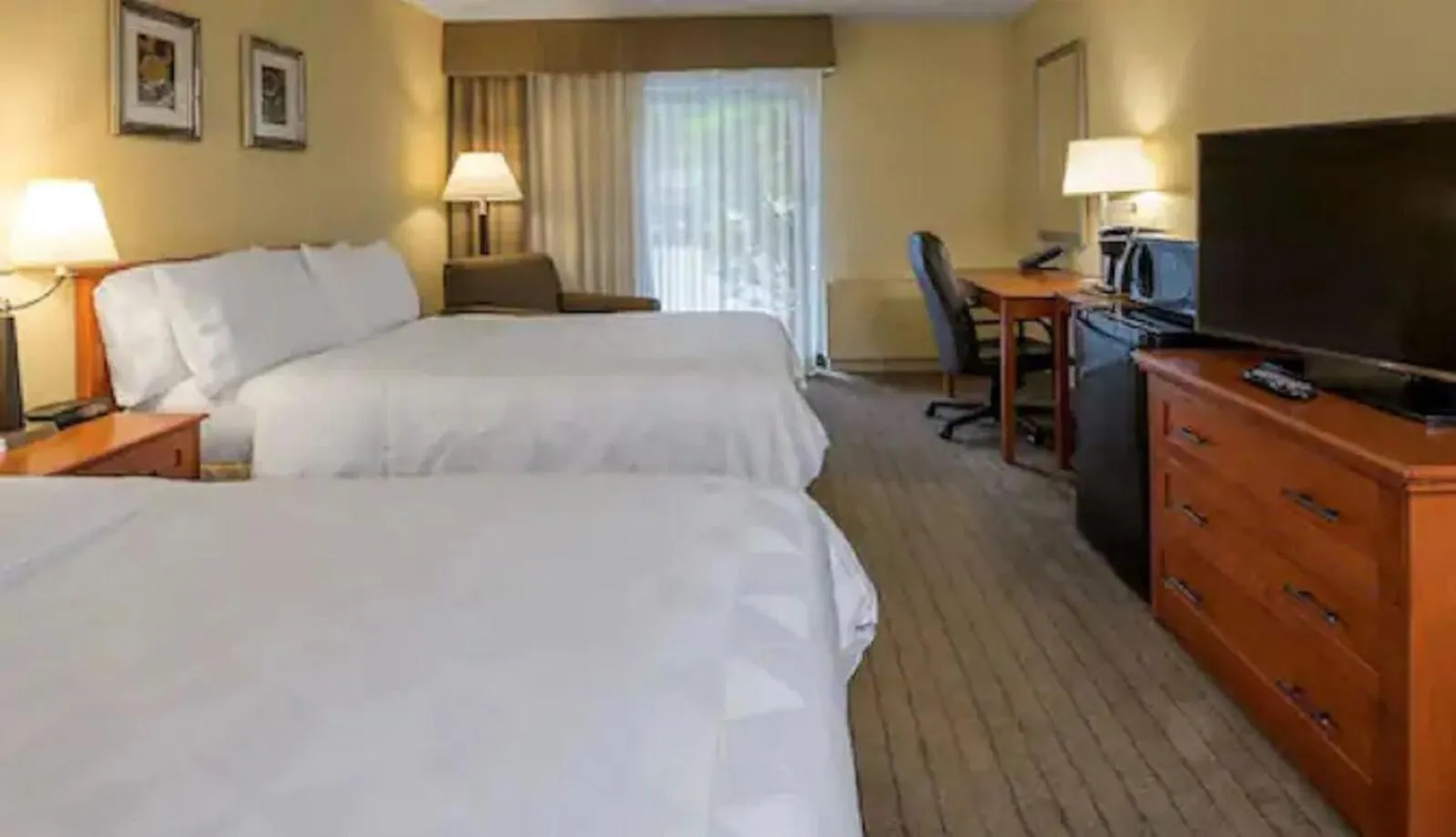 Standard Double Room with Two Double Beds Parking Area View - Non Smoking in Allure Hotel & Conference Centre, Ascend Hotel Collection