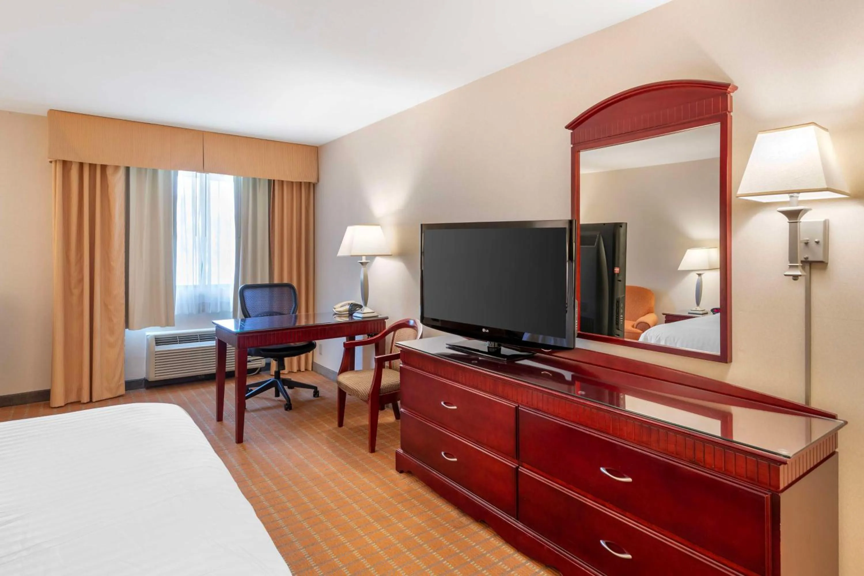  1 KING BED NONSMOKING in Best Western Plus West Covina Inn