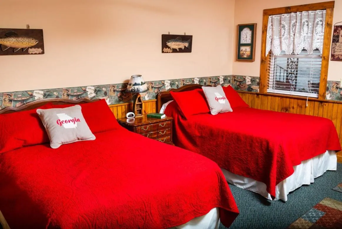 Double Room with Private Bathroom in Mountain Aire Cottages, Inn, & Glamping