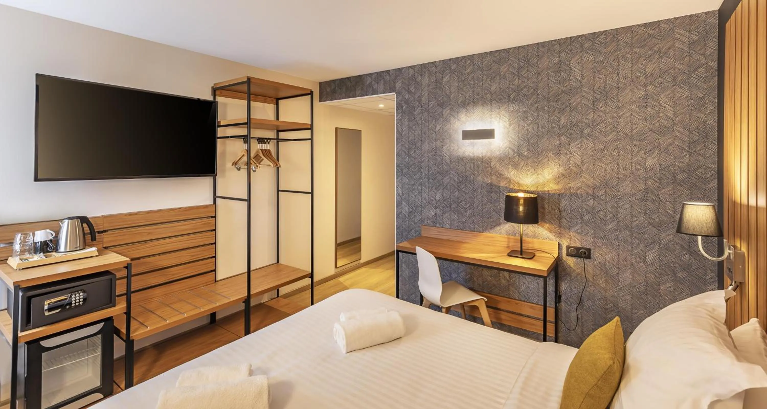 Queen Junior Suite with Sofa Bed, Bay View and Free Spa Access - Non-Smoking in Best Western Côte des Sables Plouescat