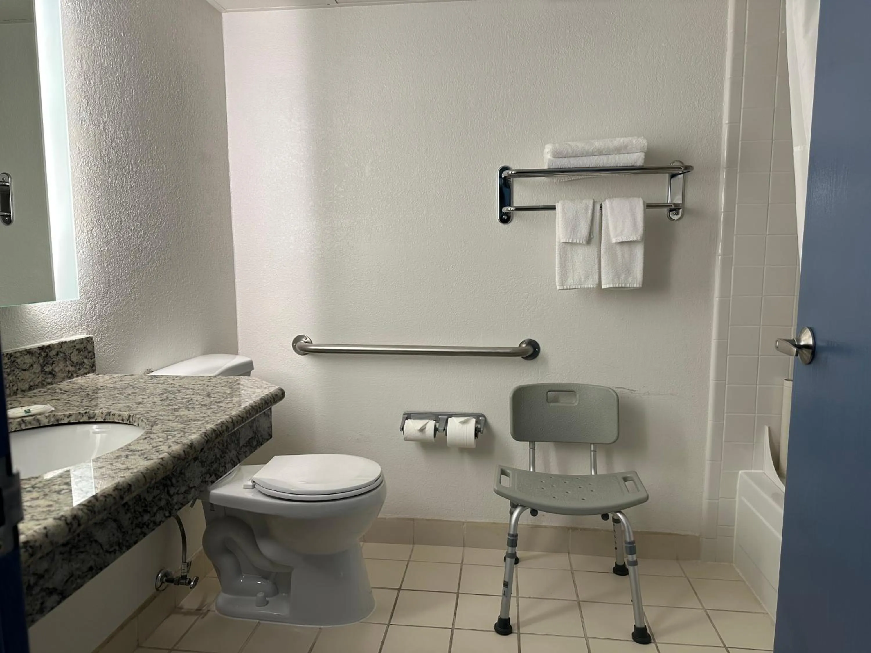 King Room - Accessible/Non-Smoking in Quality Inn & Suites Everett