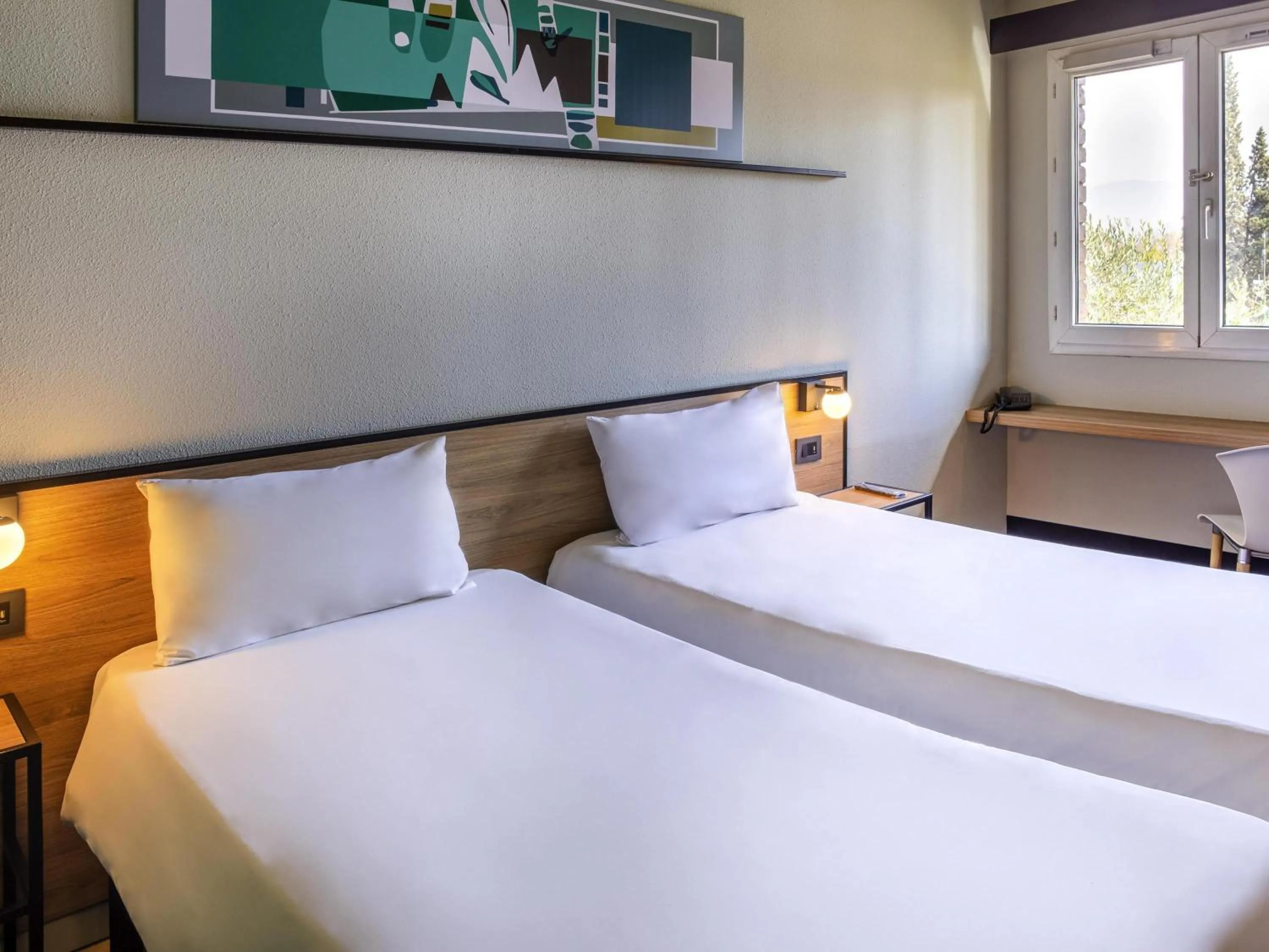 Standard Twin Room in ibis Mendoza