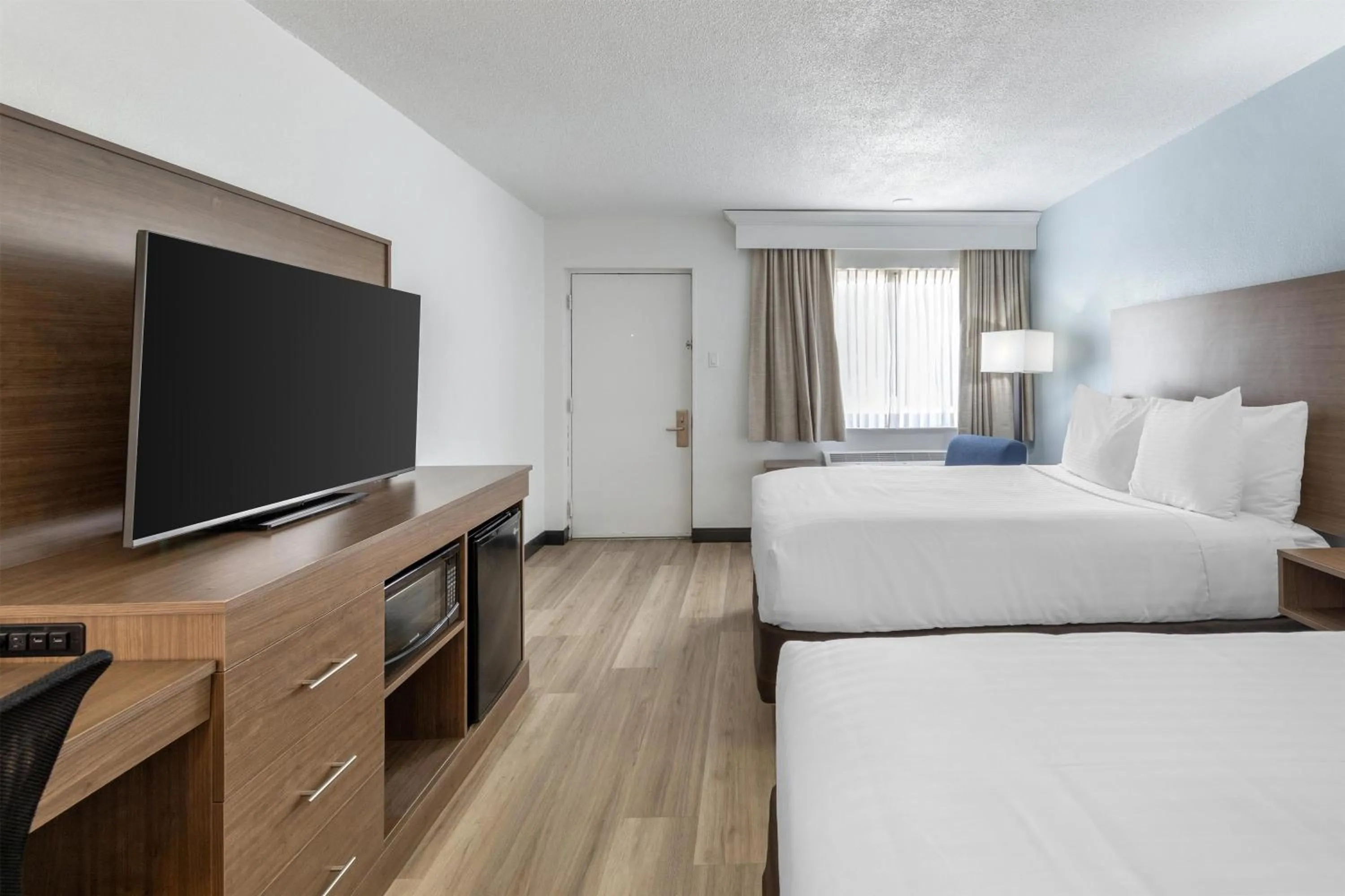 Queen Room with Two Queen Beds and Courtyard View - Downstairs/Non-Smoking in Best Western Palm Beach Lakes