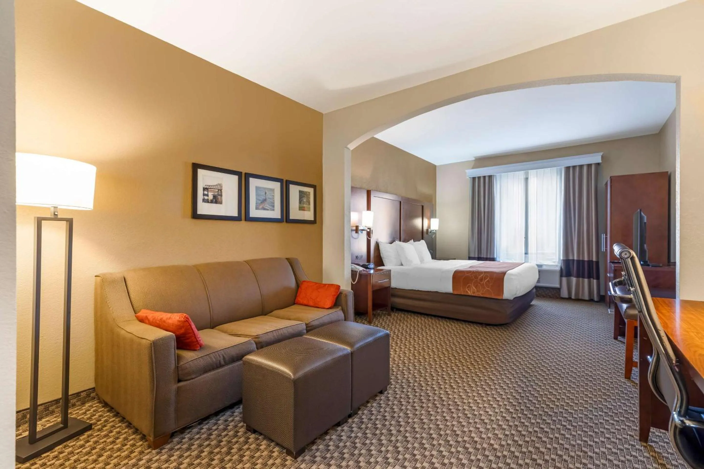 Accessible King Suite in Comfort Suites Port Allen - Baton Rouge