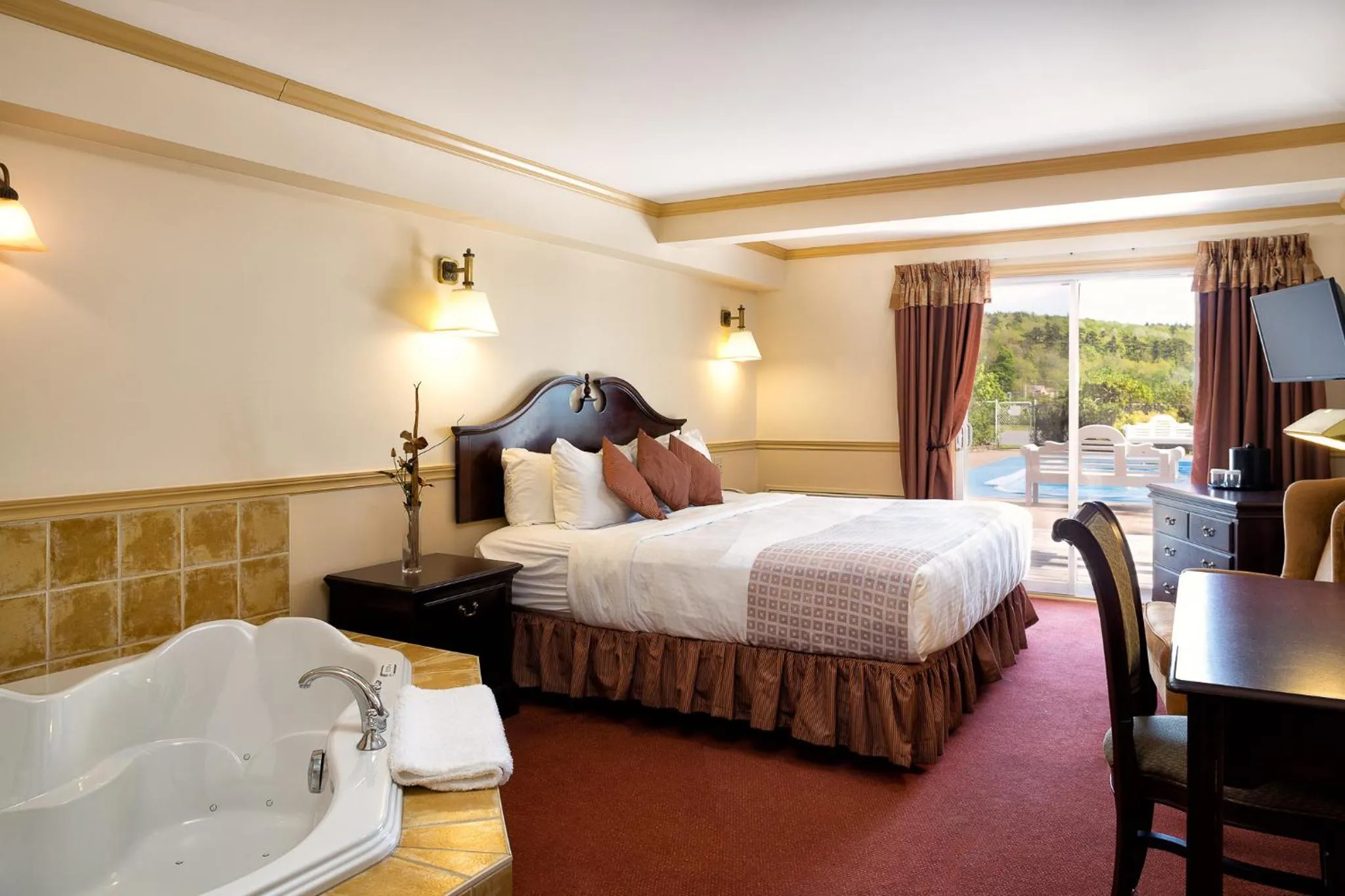 Deluxe King Room in Inn on the Lake