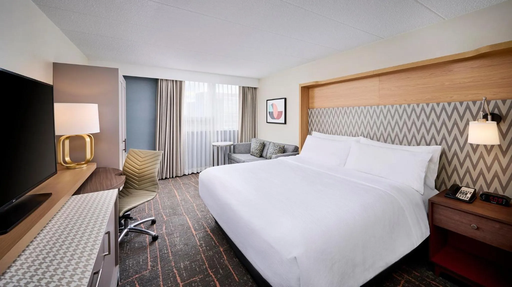 Standard King Room in Holiday Inn Burlington Conference Centre by IHG