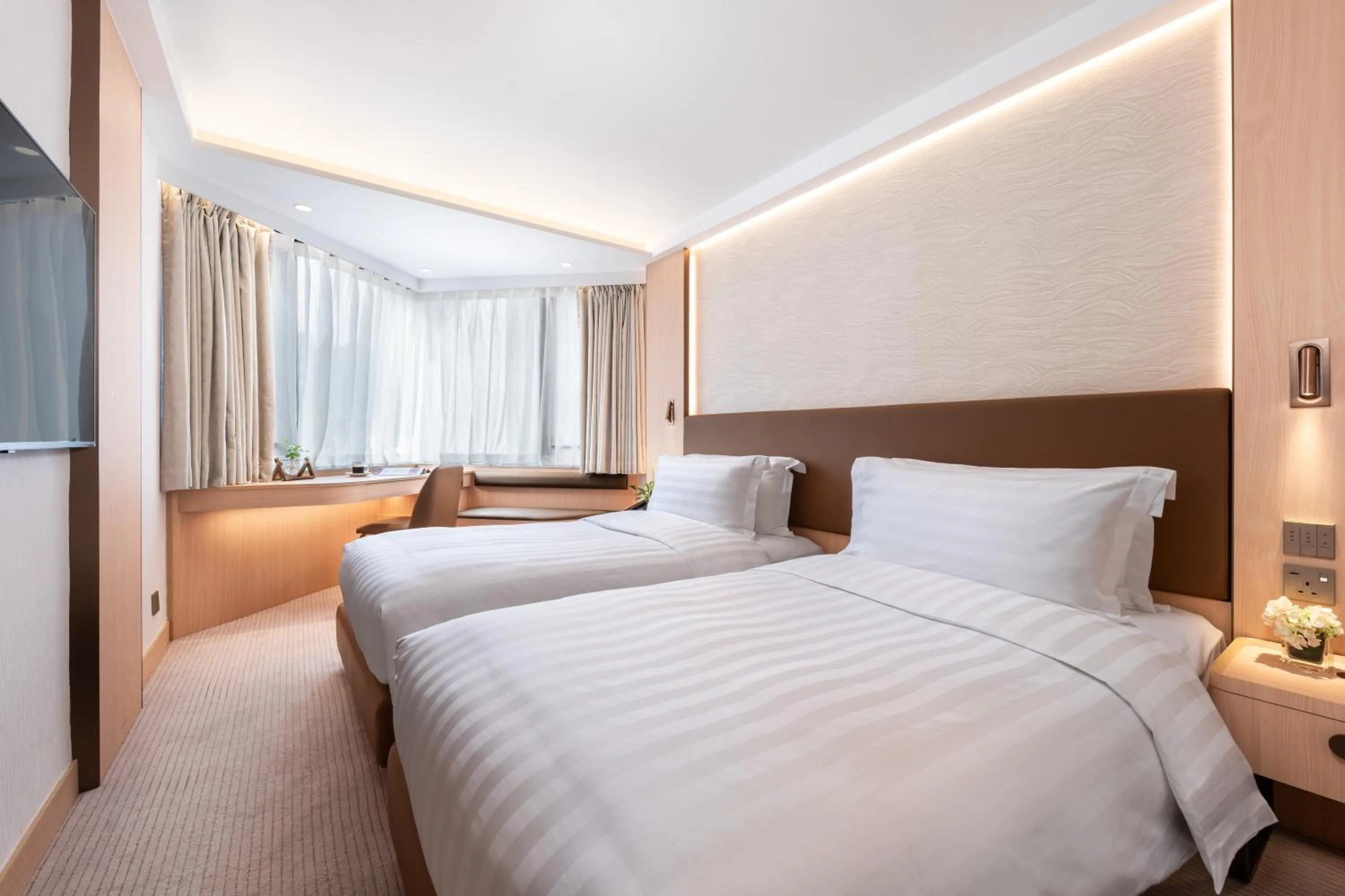 Newly Renovated Non Smoking City View Deluxe Room with Twin bed in The Kimberley Hotel