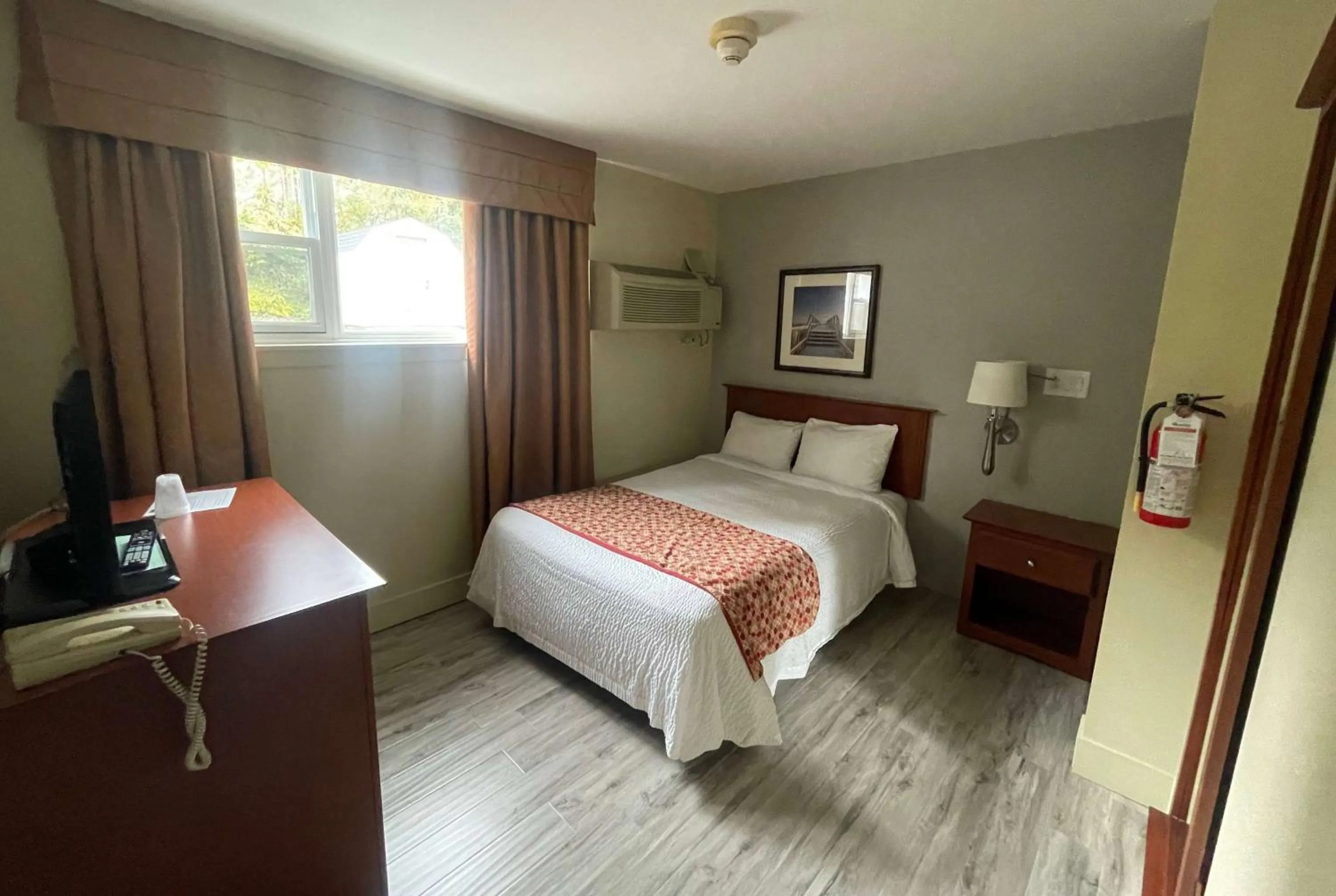 Double Room - Disability Access - Non-Smoking in Super 8 by Wyndham Campbellton NB