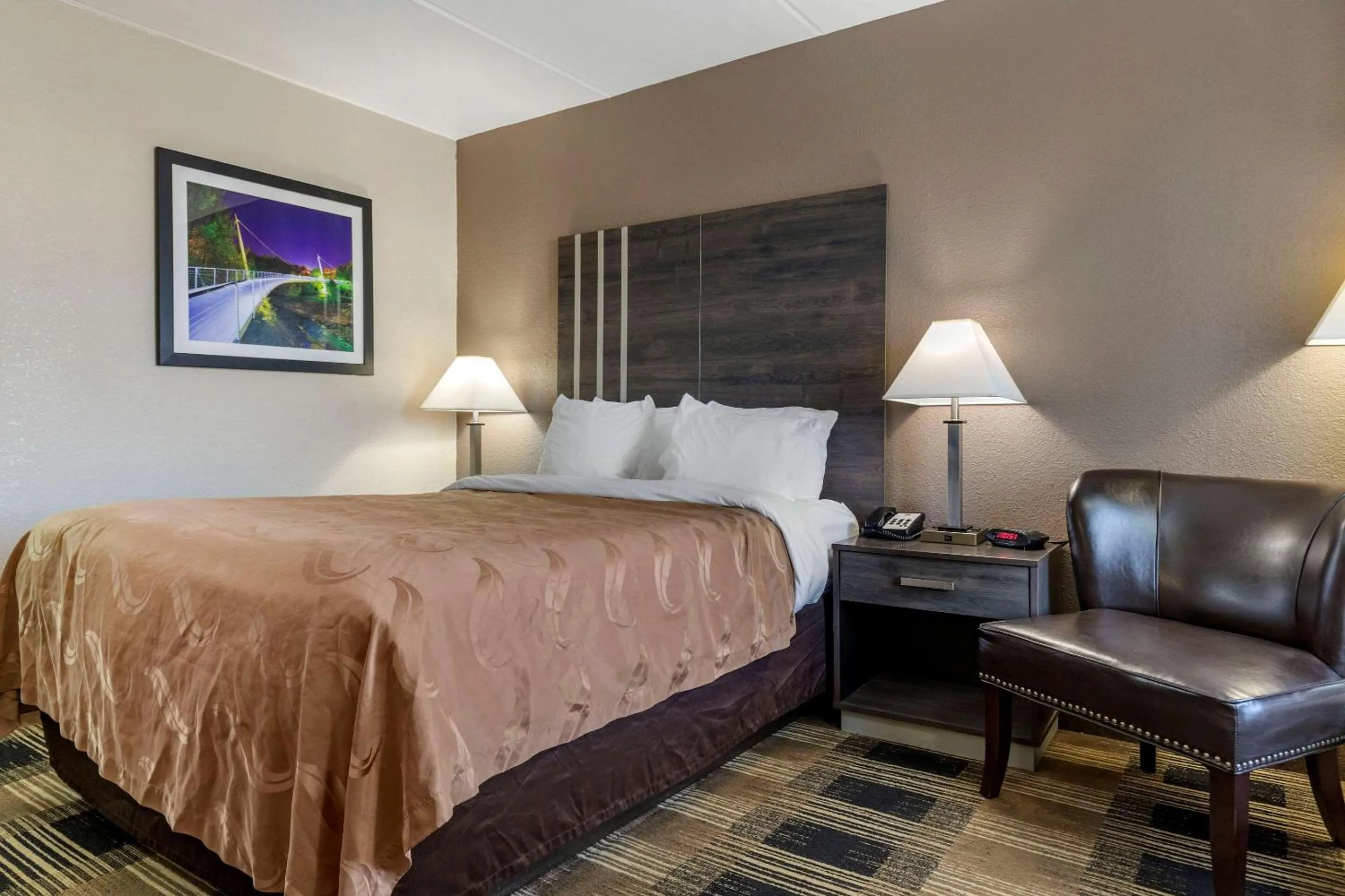 Queen Room - Non-Smoking in Quality Inn Duncan Spartanburg West