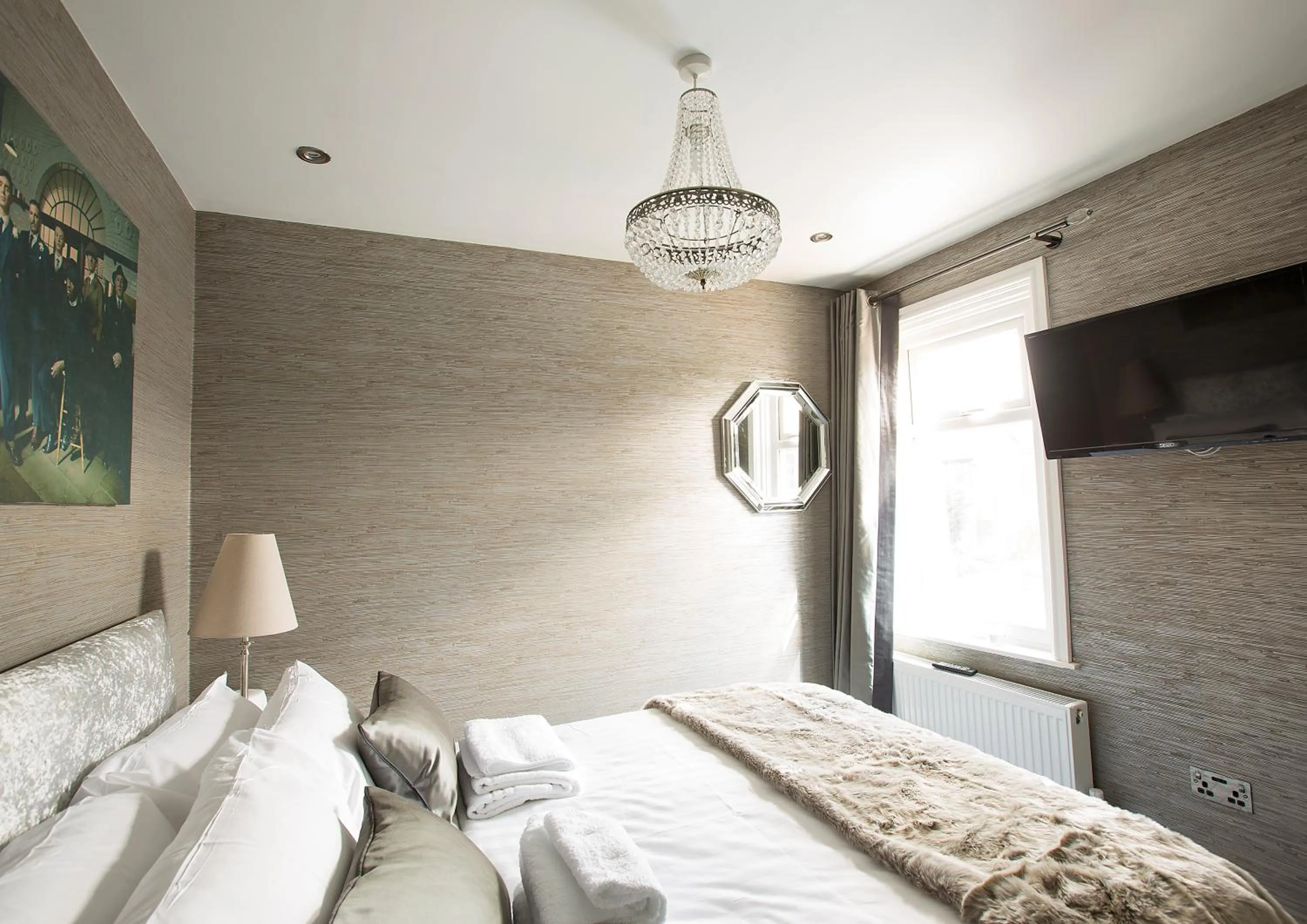 Budget Double Room in Arthur's Bar & Accommodation