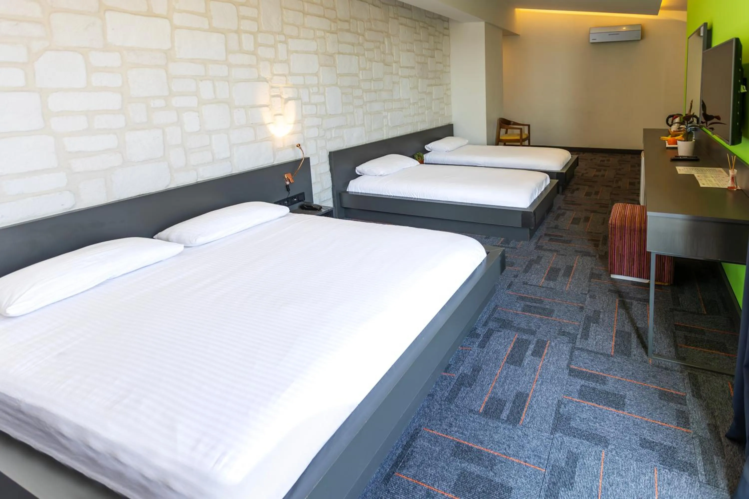 Quadruple Room with Sea View in Mene City Hotel