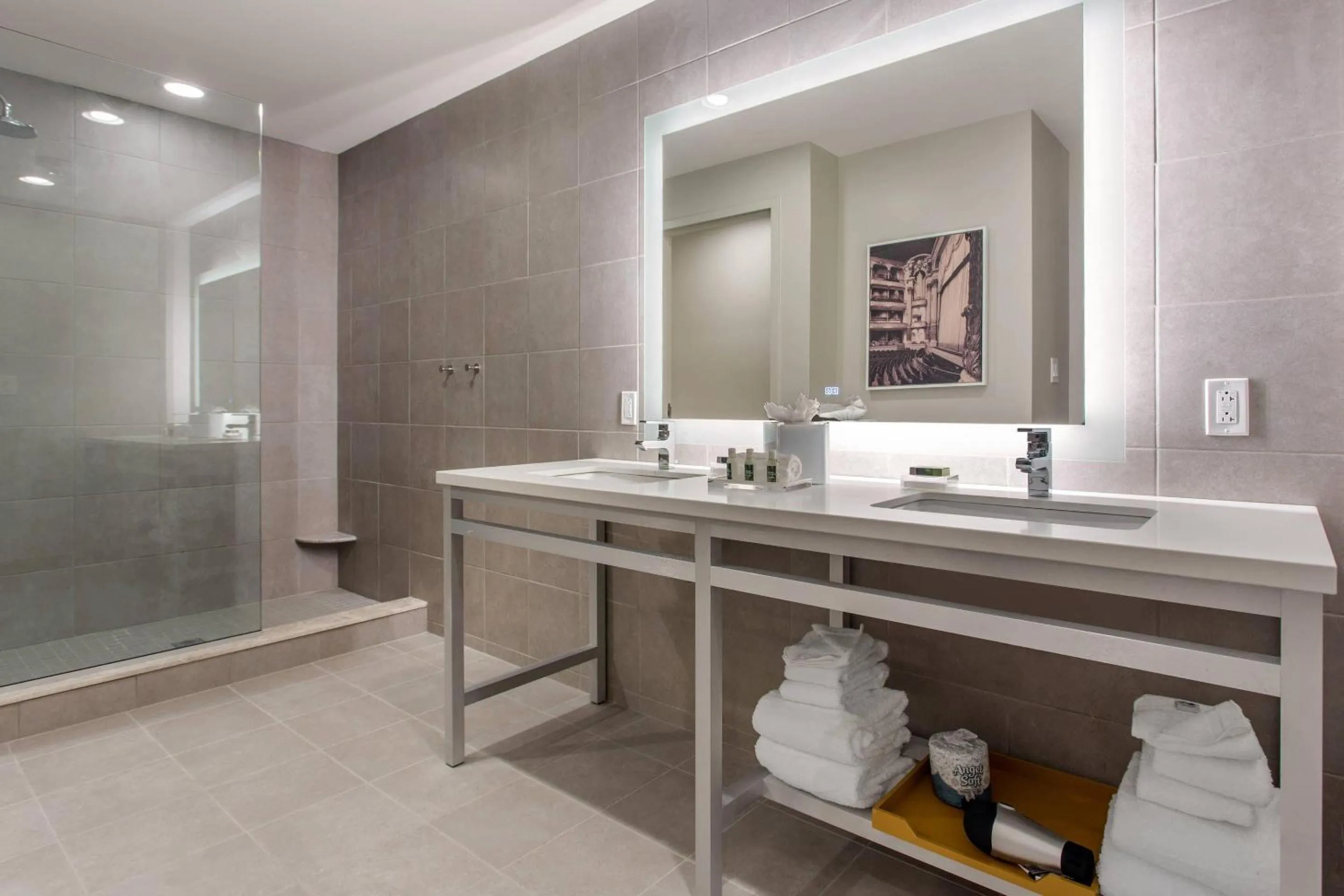 King Suite with Sofa Bed - Non Smoking in Cambria Hotel Philadelphia Downtown - City Center