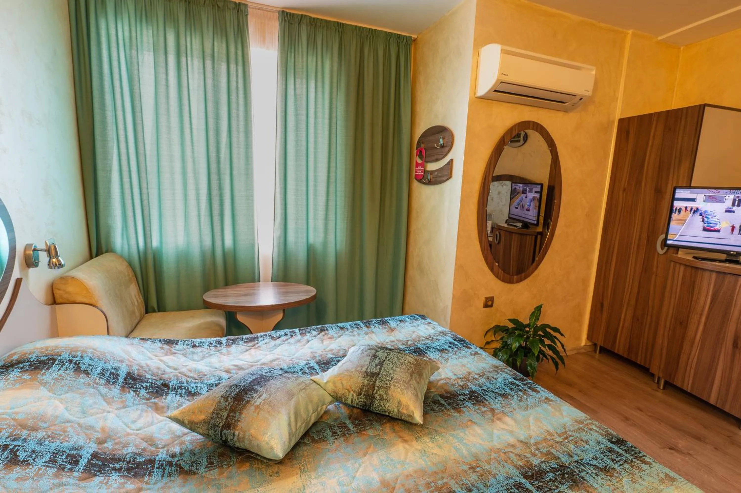 Double or Twin Room in Hotel Color