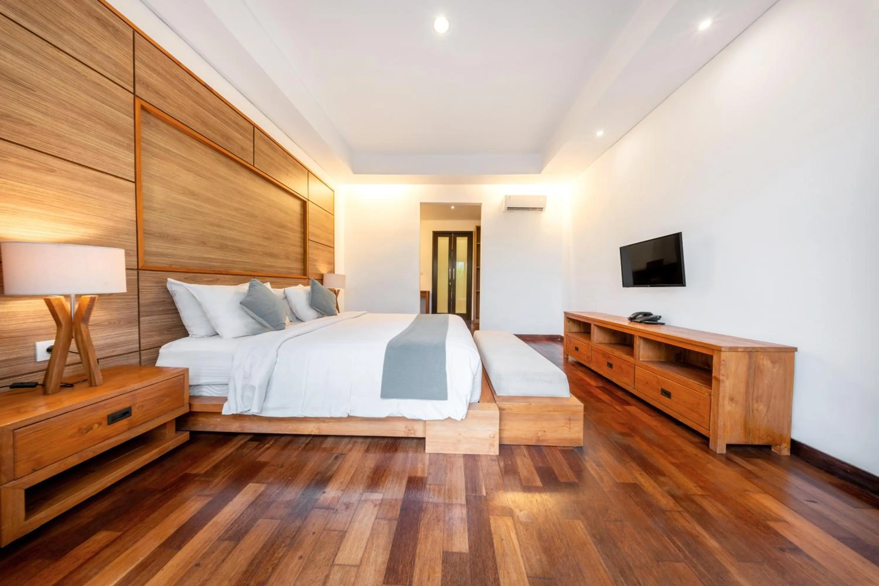 Deluxe Double Room with Pool Access in djabu Canggu Beach Villa