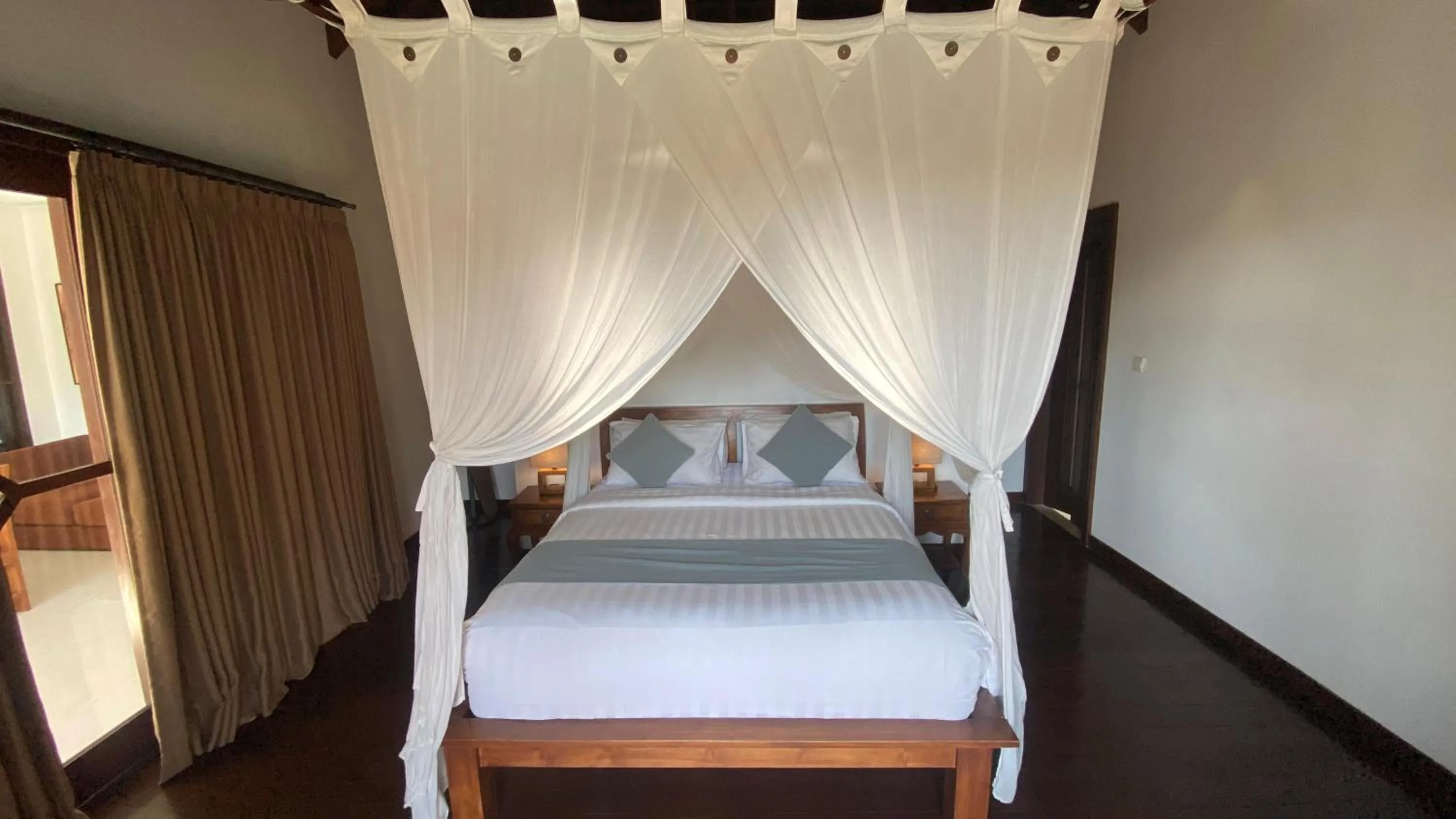 Superior Double Room with Pool View in djabu Canggu Beach Villa
