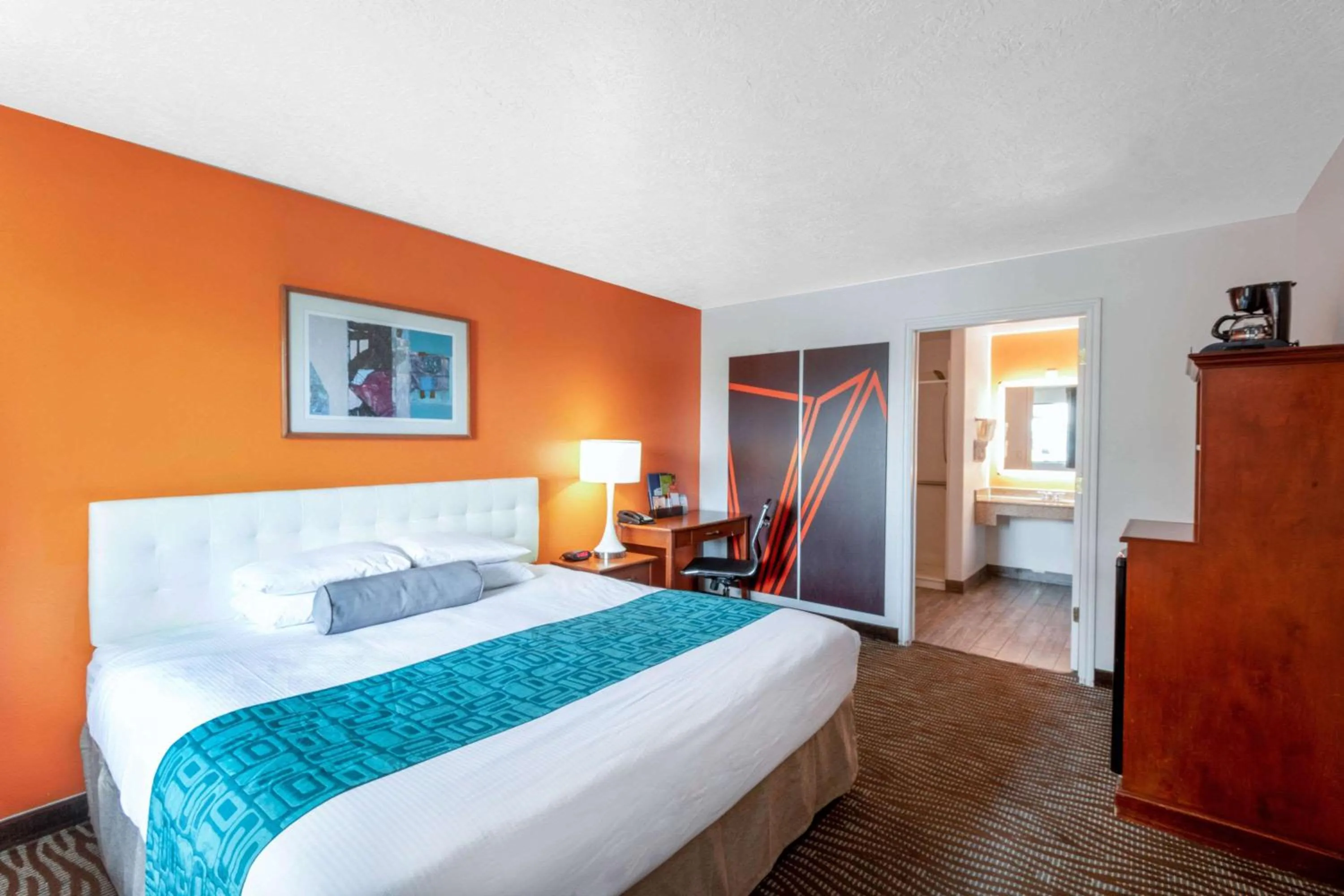 King Room - Mobility Access - Non-Smoking in Howard Johnson by Wyndham St. George Hotel & Suites