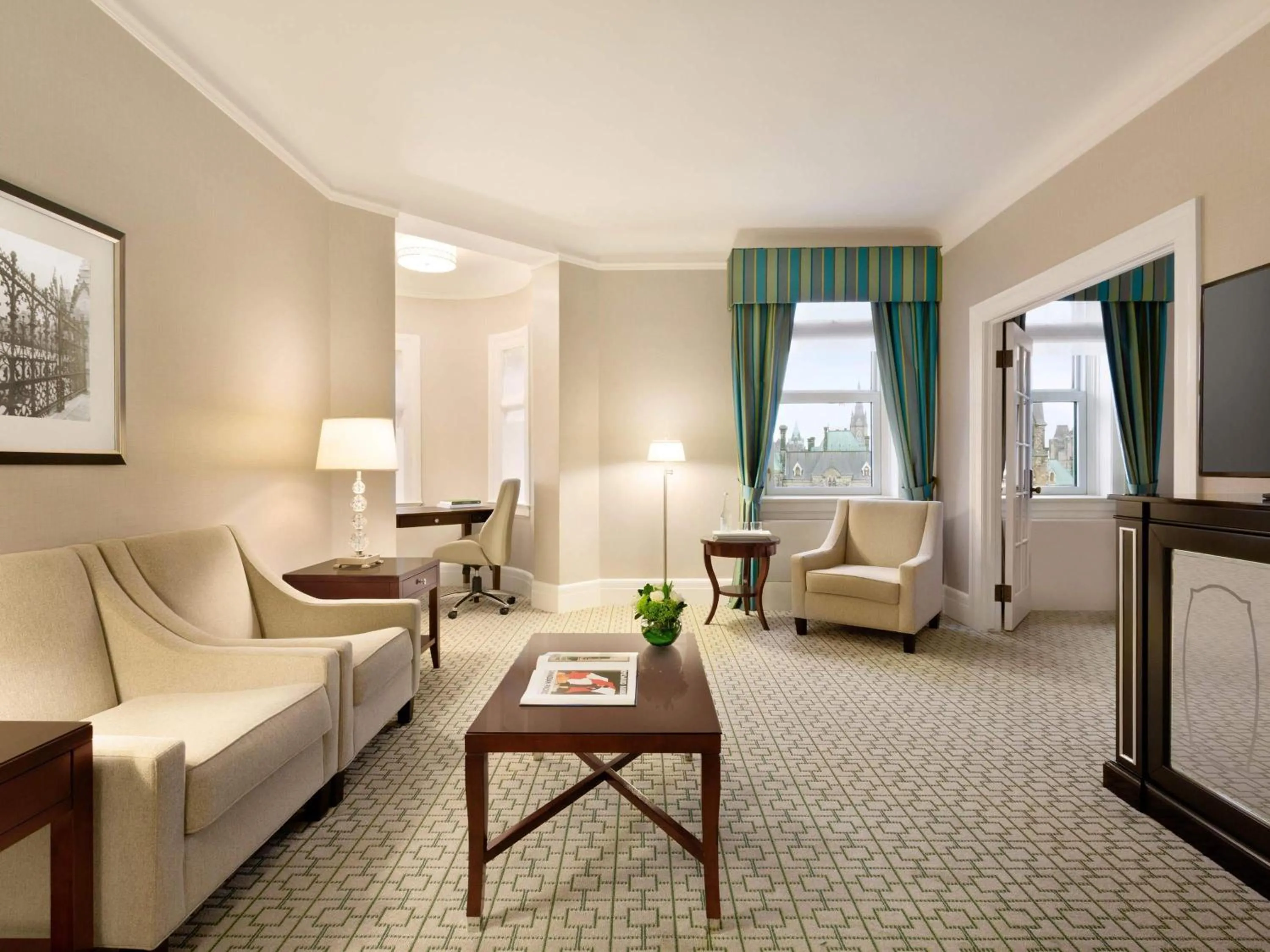 Corner Suite Queen NS in Fairmont Chateau Laurier