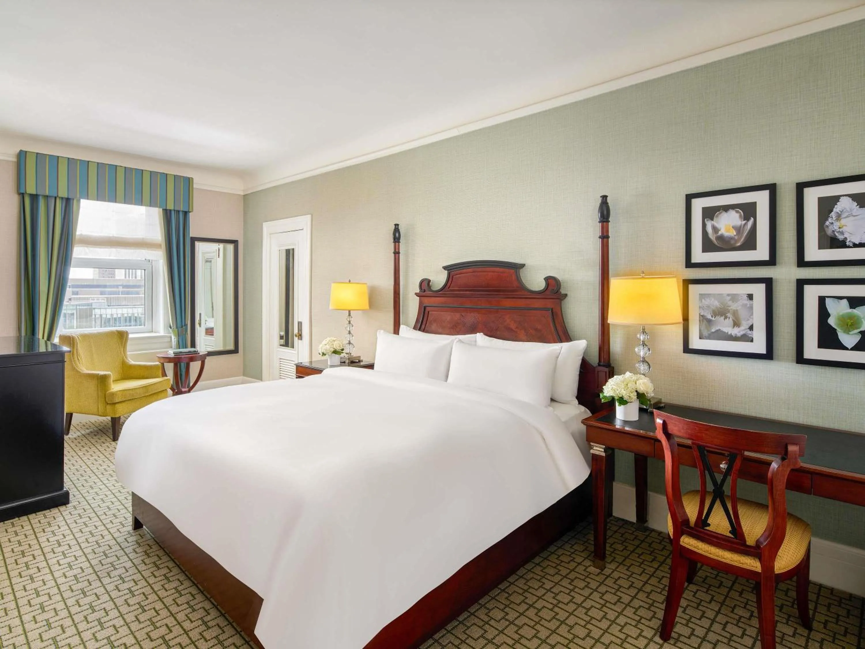 Fairmont King Room in Fairmont Chateau Laurier