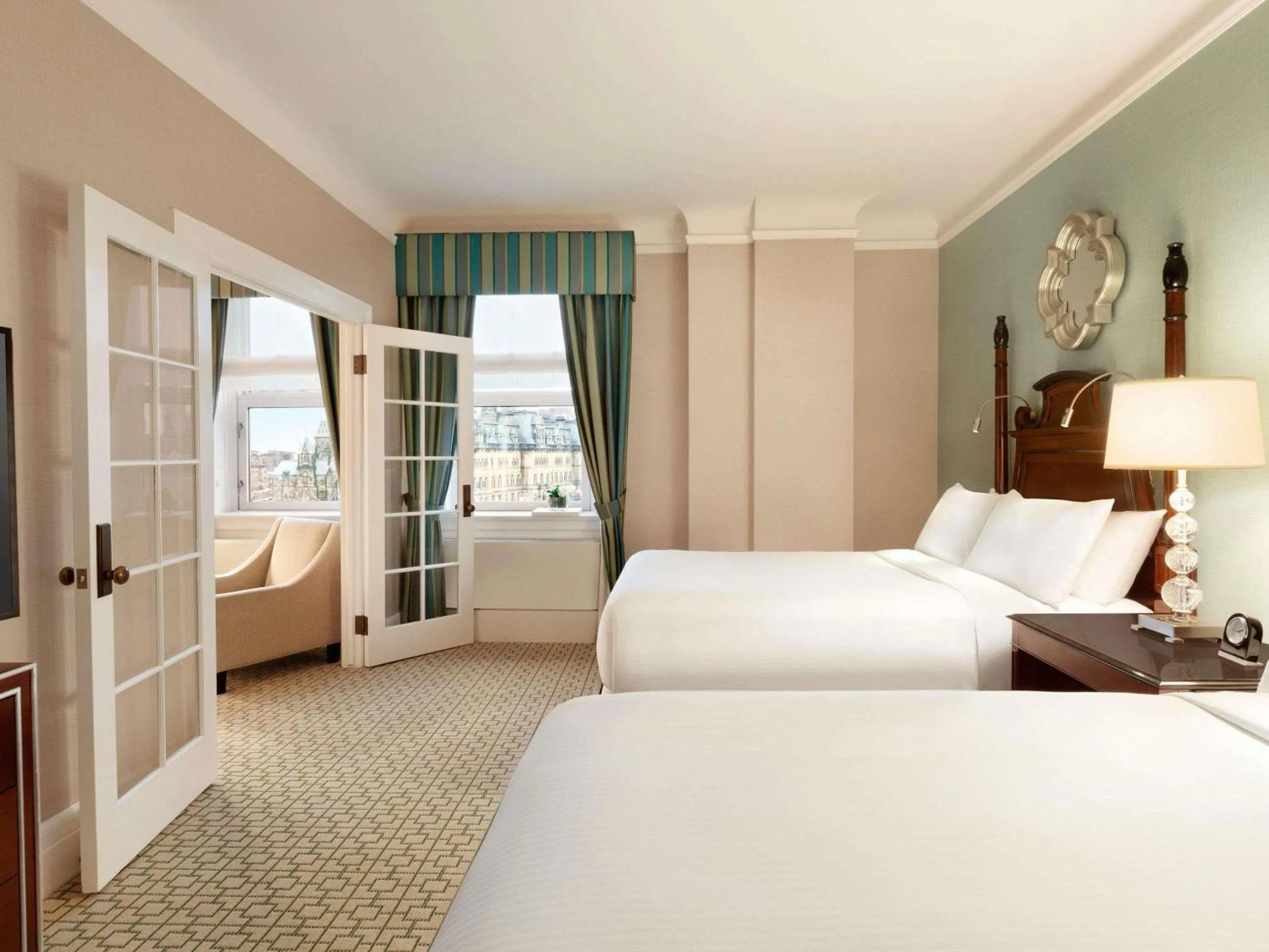 Corner Suite with Double Bed in Fairmont Chateau Laurier