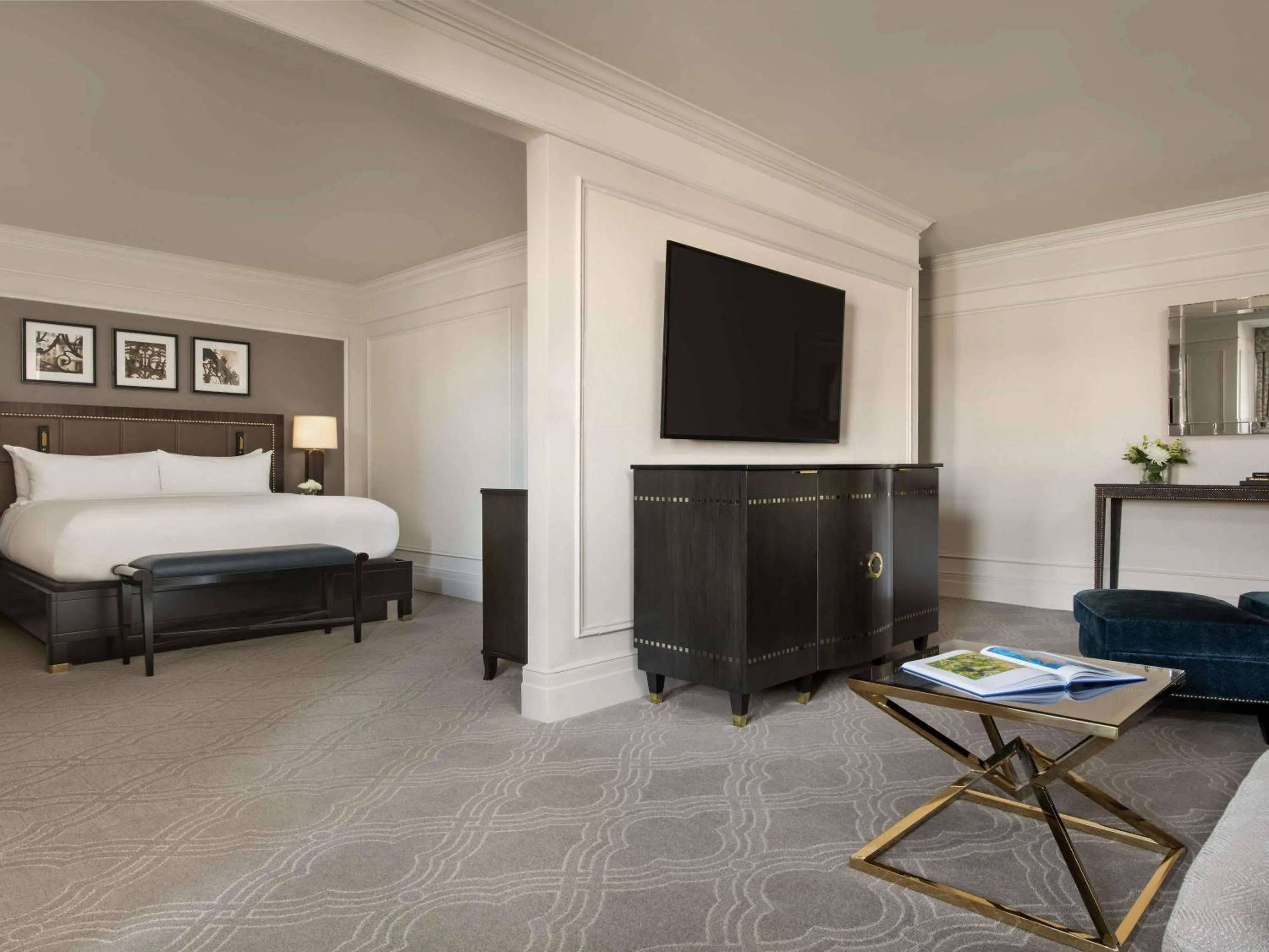 Junior Suite in Fairmont Chateau Laurier