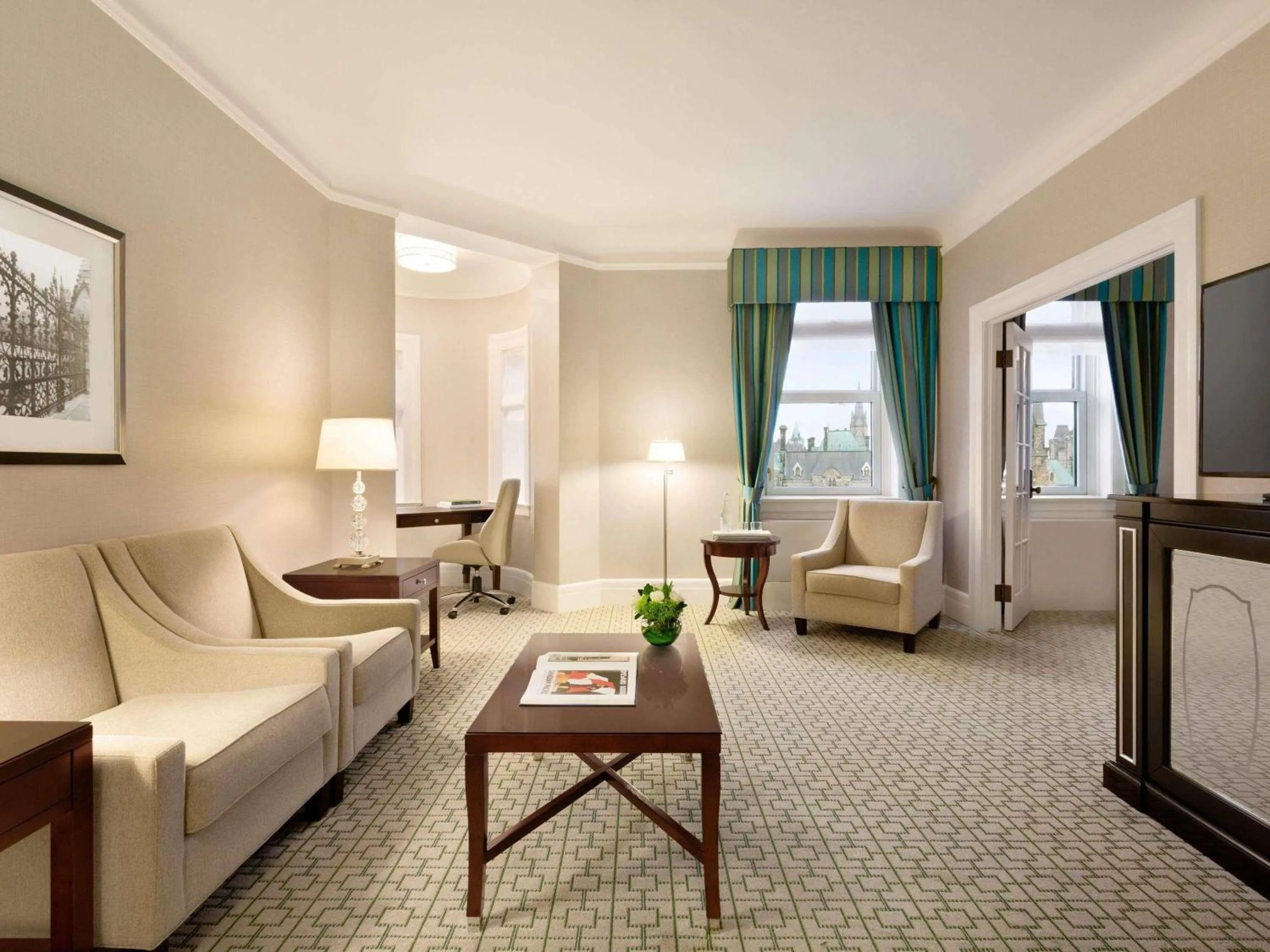 Corner Suite King NS in Fairmont Chateau Laurier
