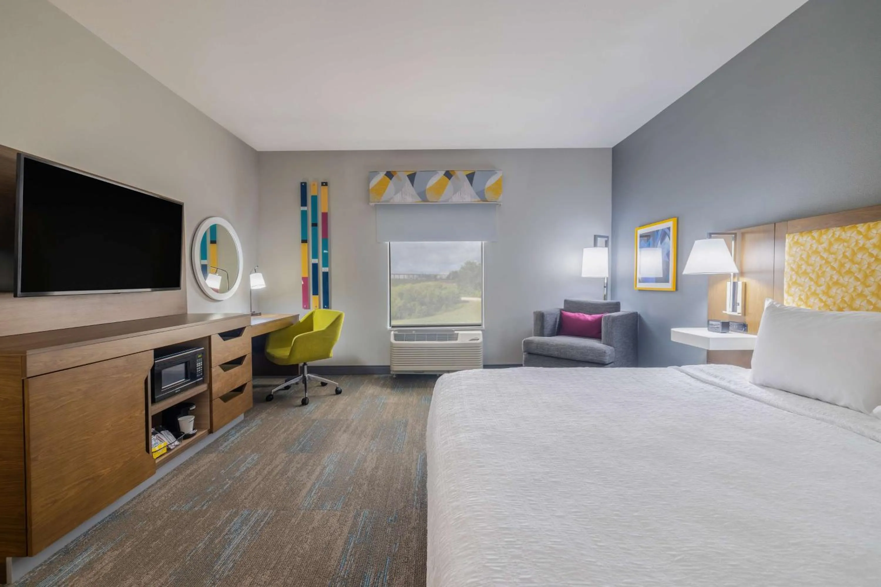 King Room with Accessible Tub - Mobility and Hearing Access/Non-Smoking in Hampton Inn & Suites Brenham