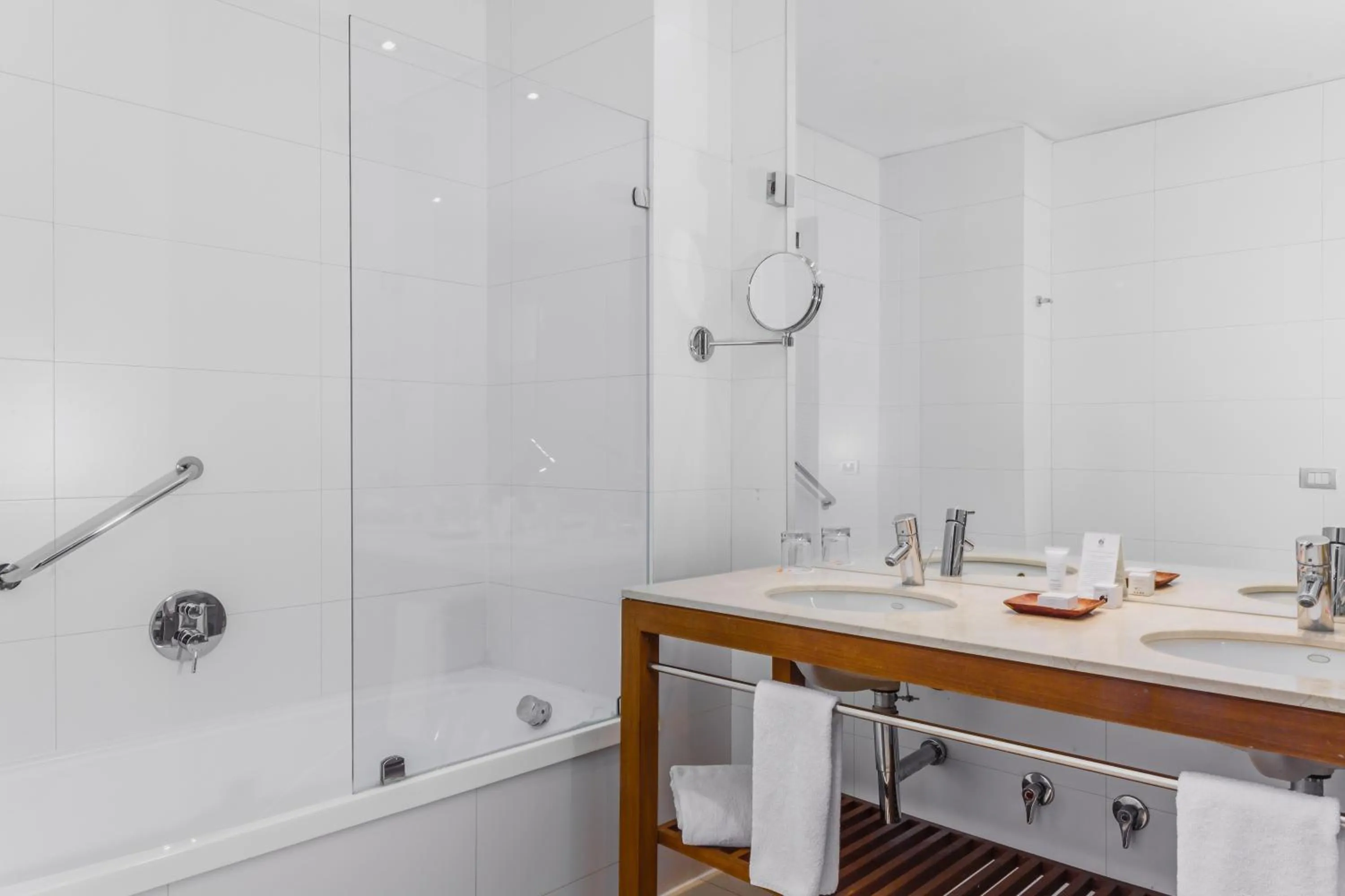 Standard Twin Room in Enjoy Puerto Varas