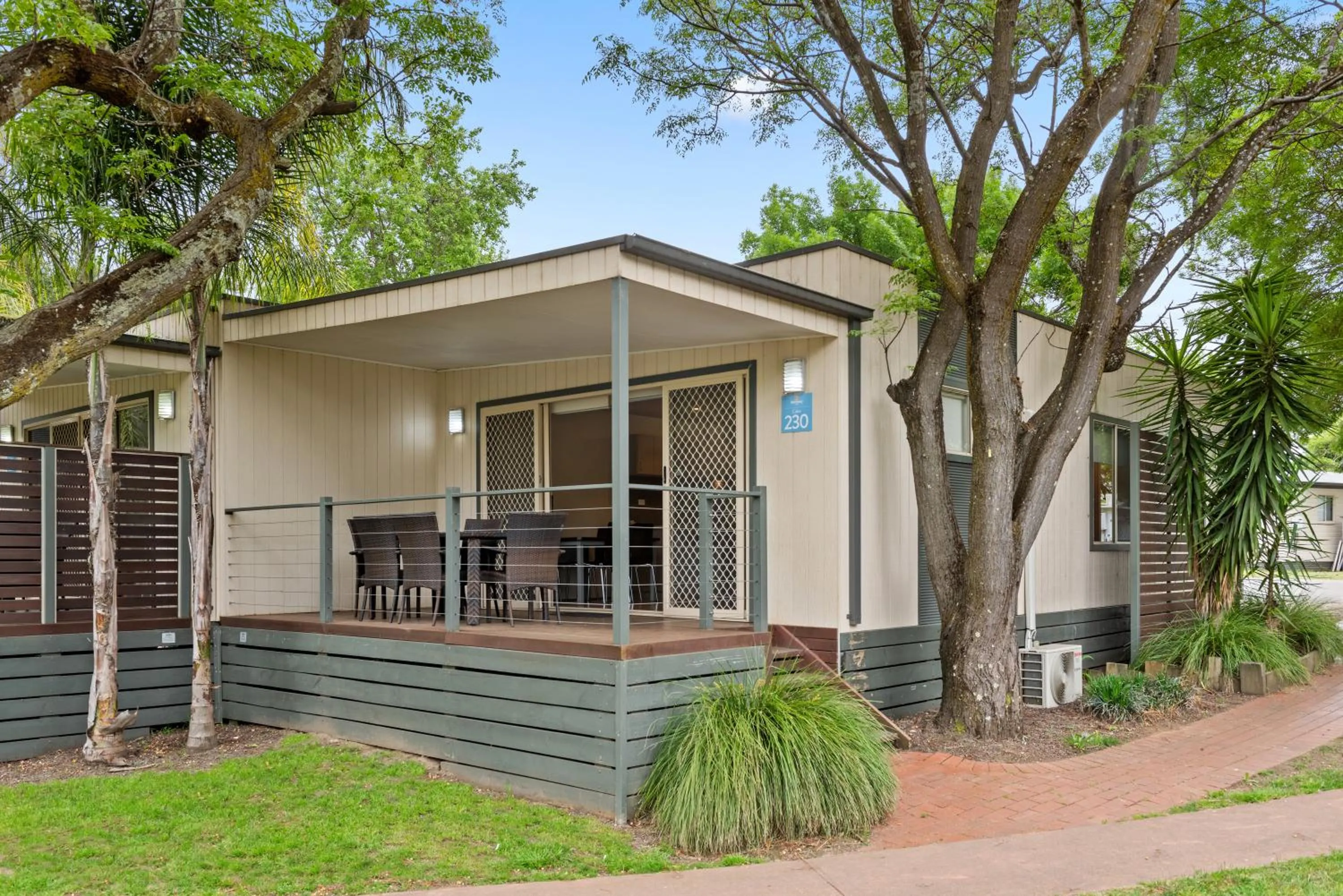 Deluxe 3 Bedroom Duplex Cabin in Discovery Parks - Lake Hume, Victoria