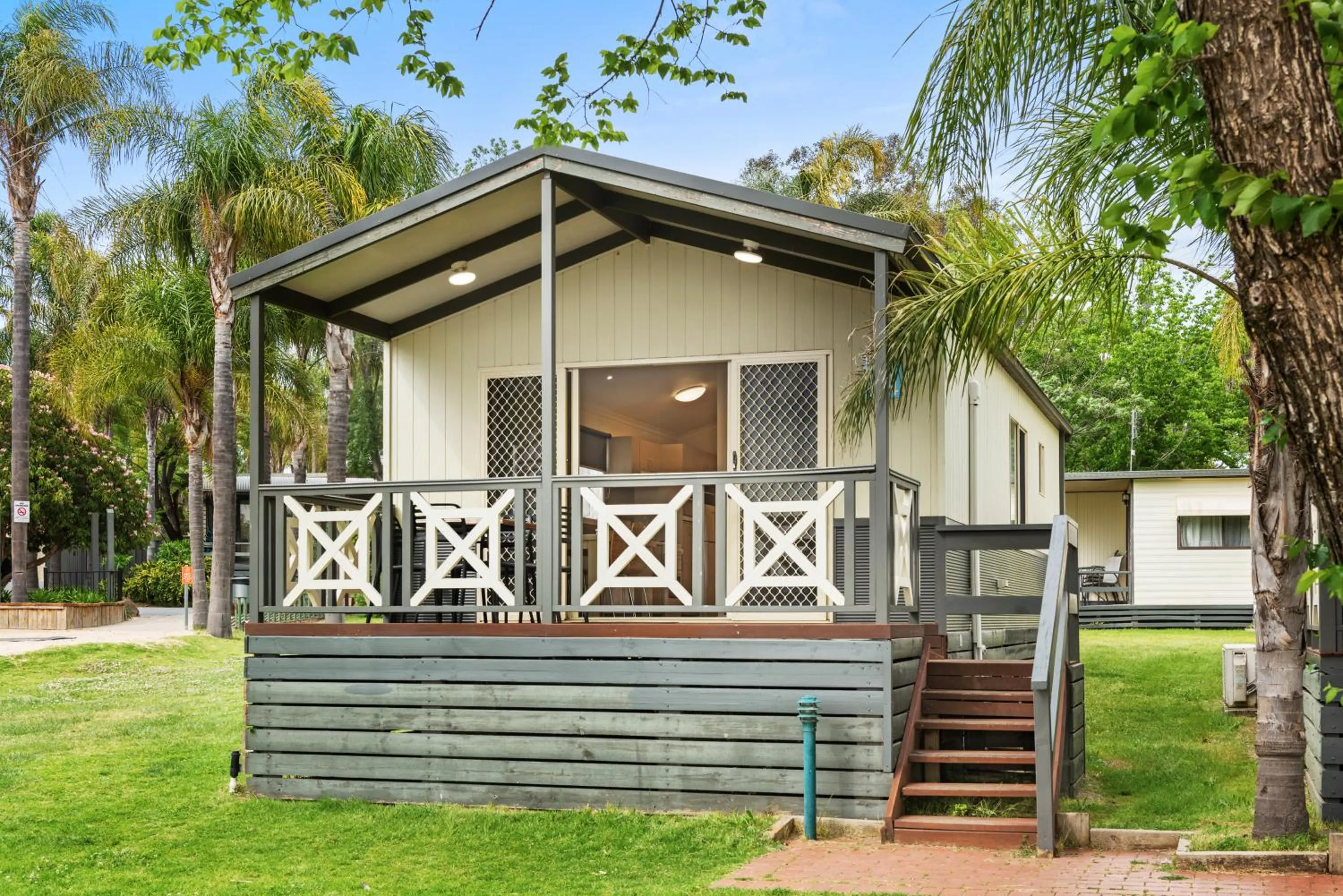 Superior 2 Bedroom Lakeview Cabin in Discovery Parks - Lake Hume, Victoria