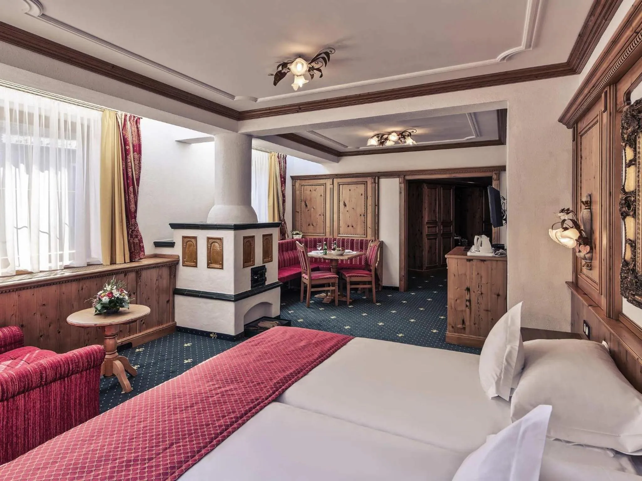 Superior Suite with Double Bed and a Sofa in Mercure Sighisoara Binderbubi Hotel & Spa