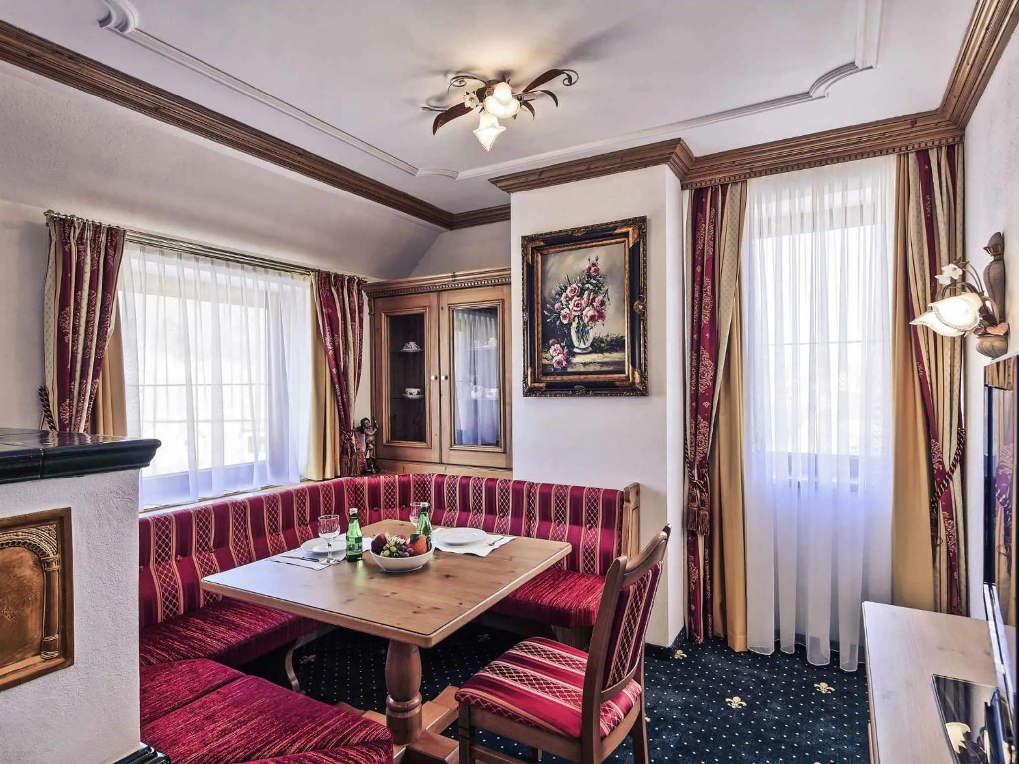 Superior Suite with Double Bed and a Sofa in Mercure Sighisoara Binderbubi Hotel & Spa