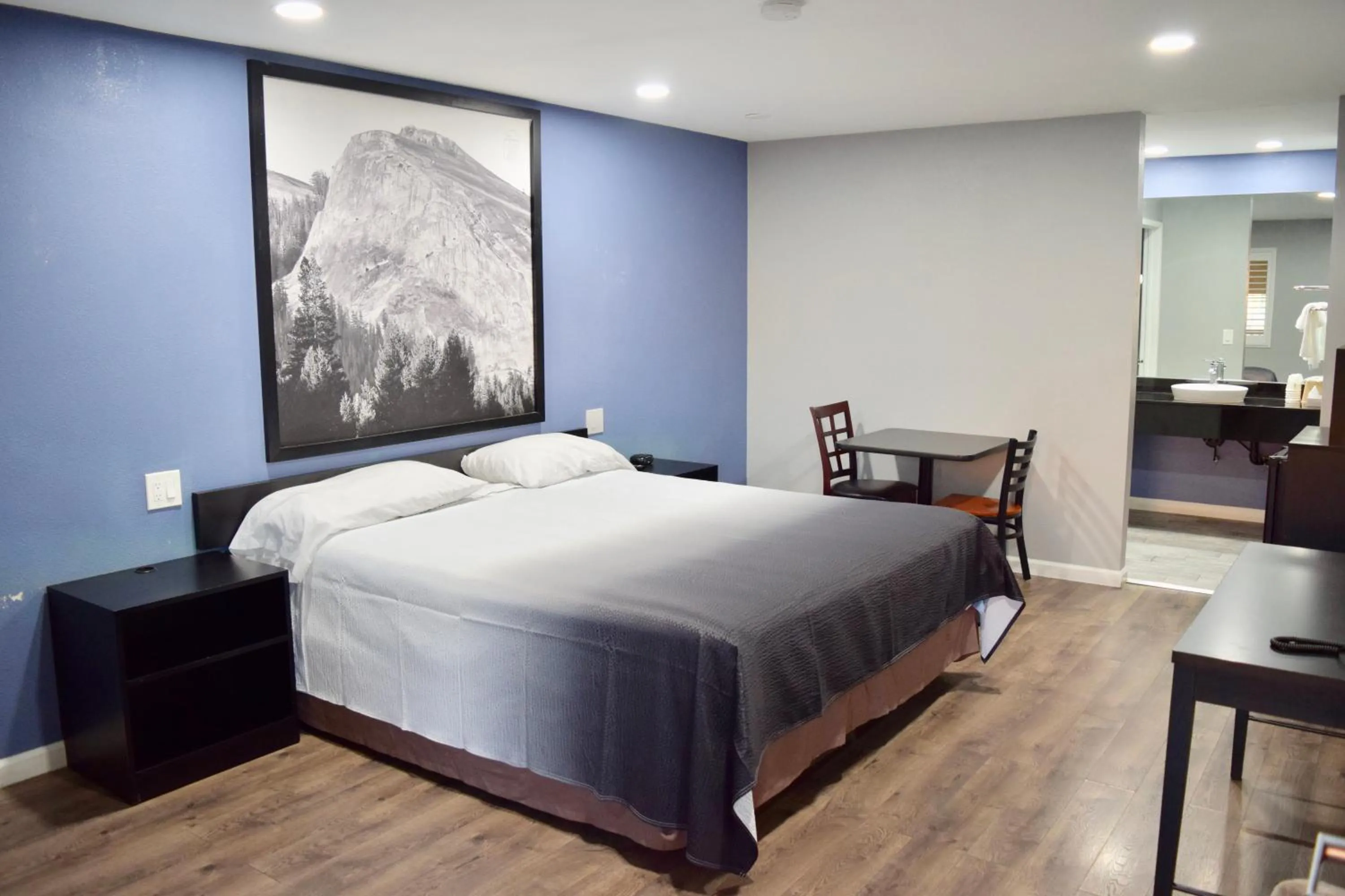 King Room - Non-Smoking in Super 8 by Wyndham Visalia