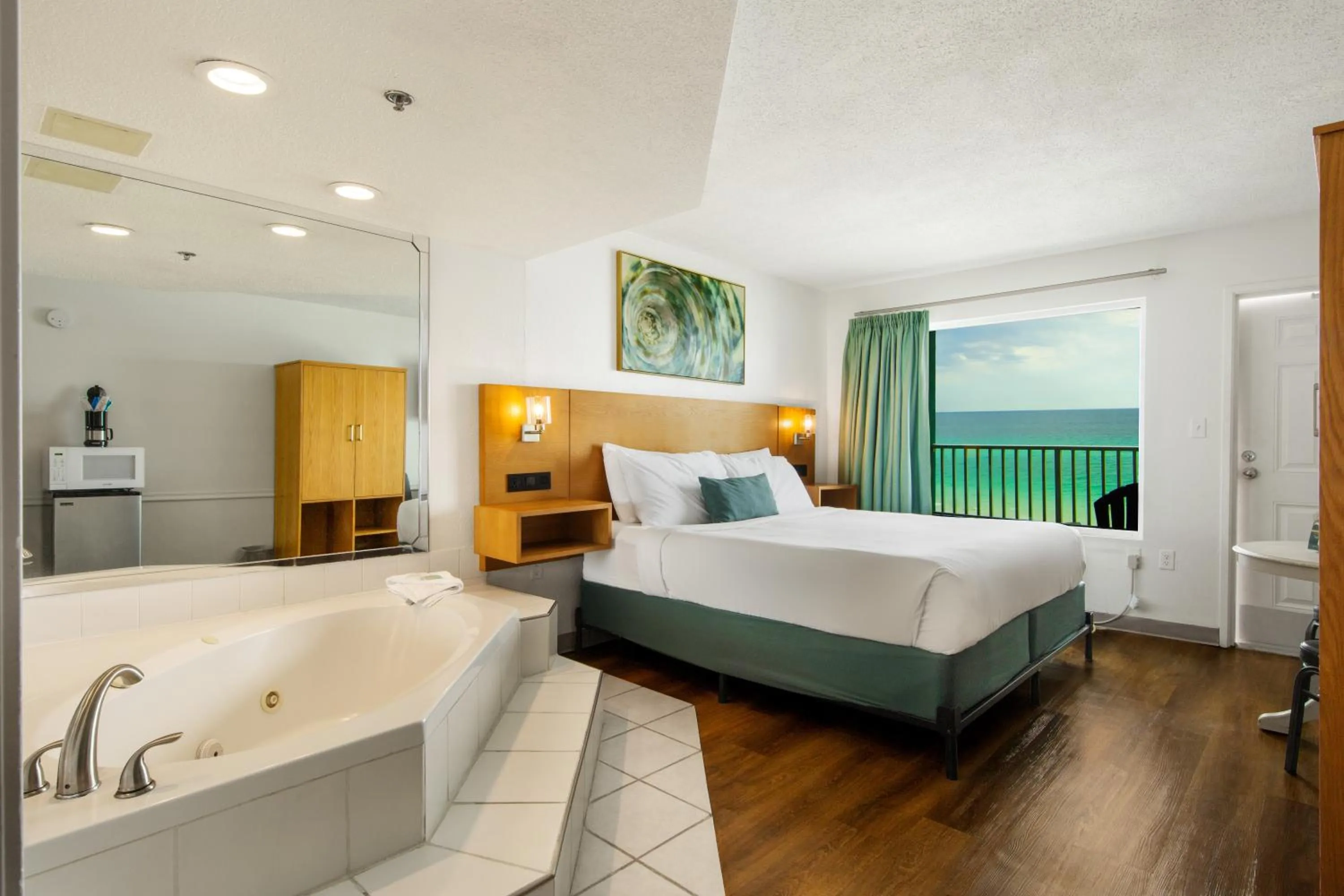 Beachfront Classic Room - King with Jacuzzi in Beachcomber Beachfront Hotel, a By The Sea Resort