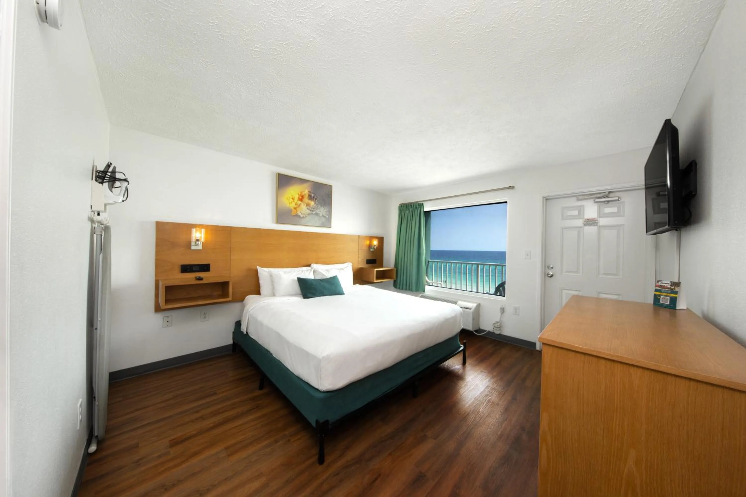 Beachfront Classic Room - ADA - King in Beachcomber Beachfront Hotel, a By The Sea Resort