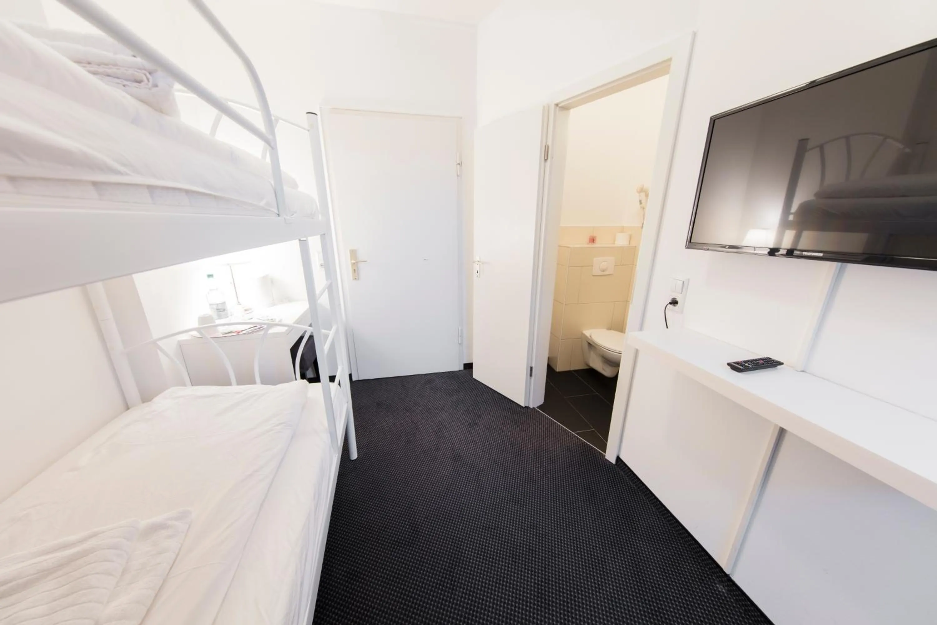 Double Room with Bunk Bed in dreams Düsseldorf