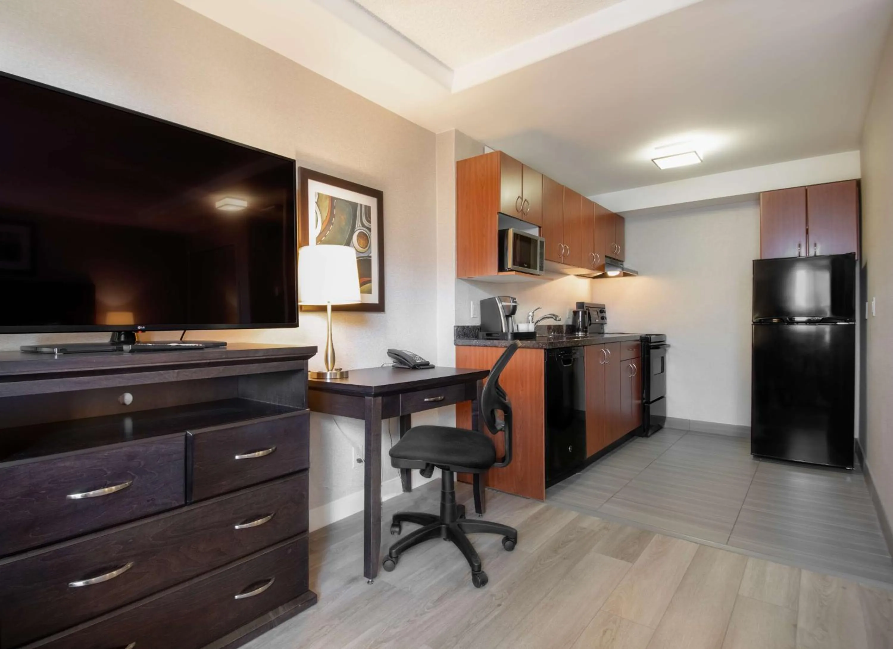 Coast Premium King Studio  in Coast Calgary Downtown Hotel & Suites by APA