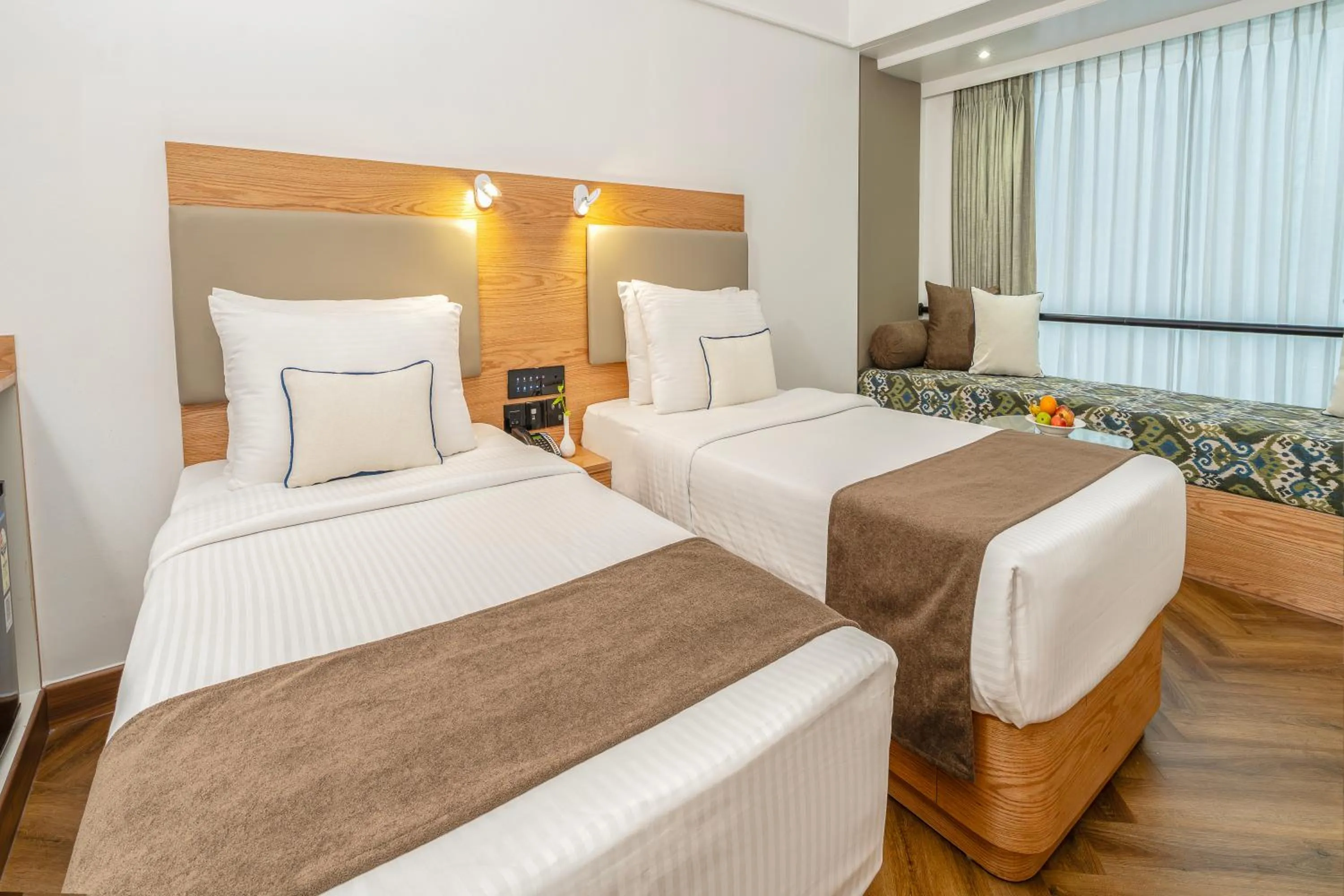 Superior Twin Room in Hotel Kohinoor Continental, Airport - Newly Renovated