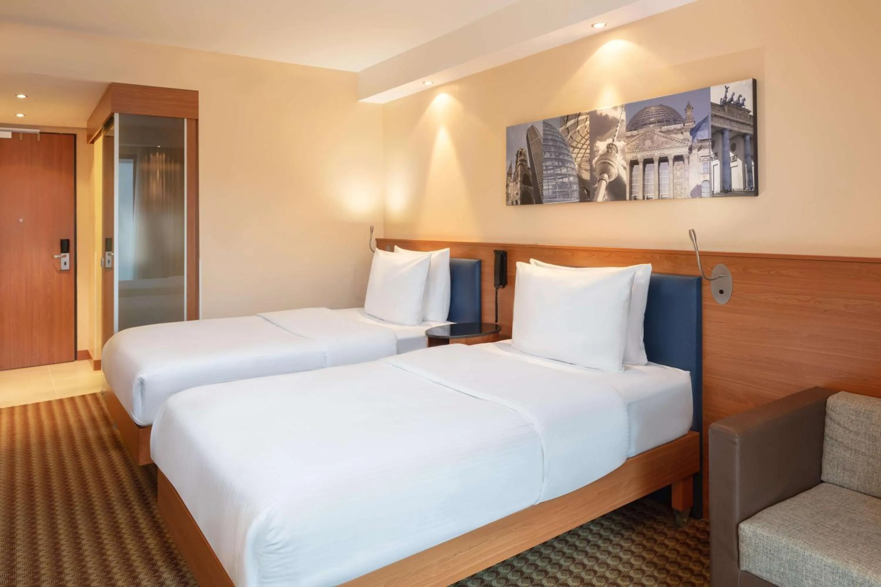 Twin Room in Hampton by Hilton Berlin City West