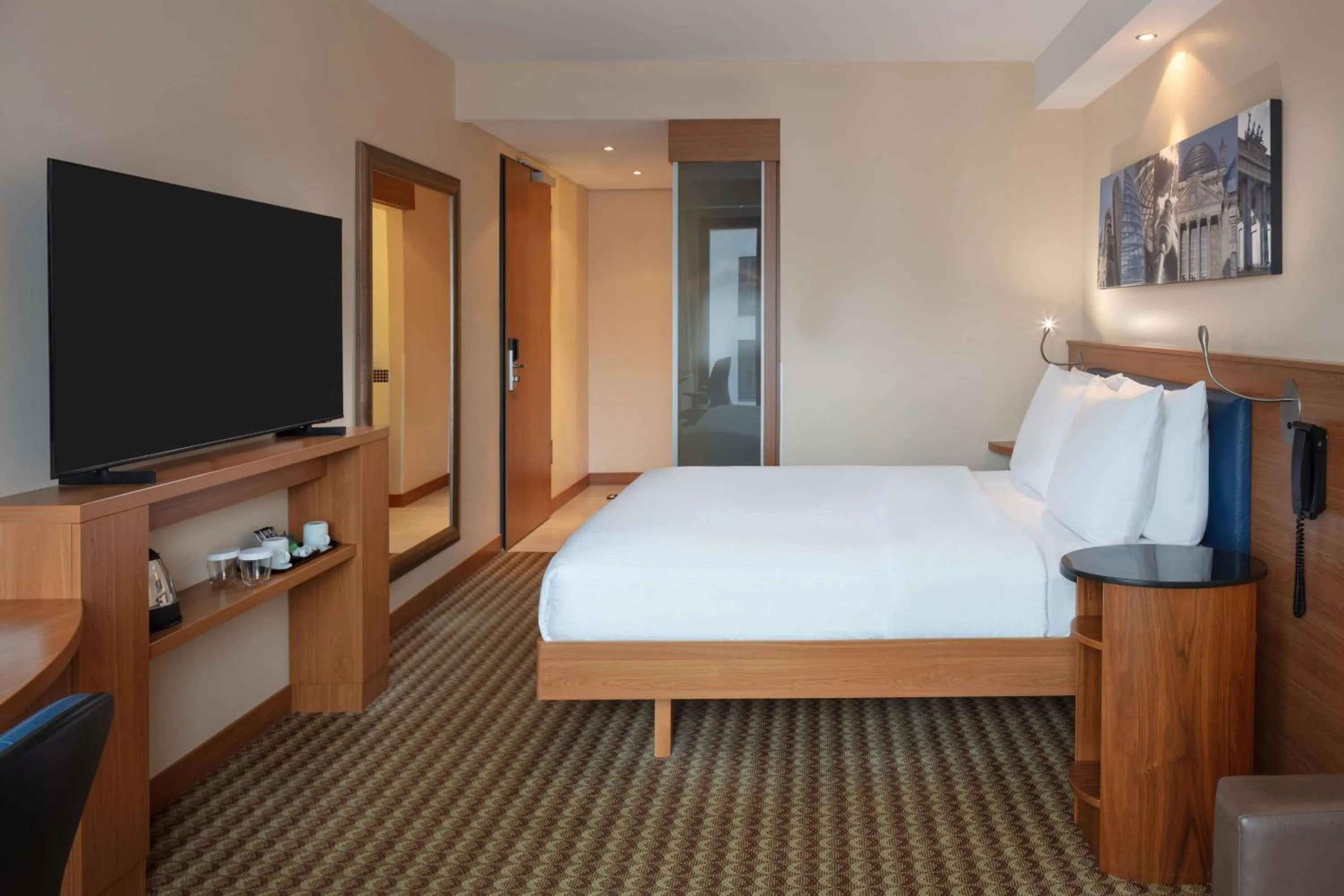 Queen Room in Hampton by Hilton Berlin City West