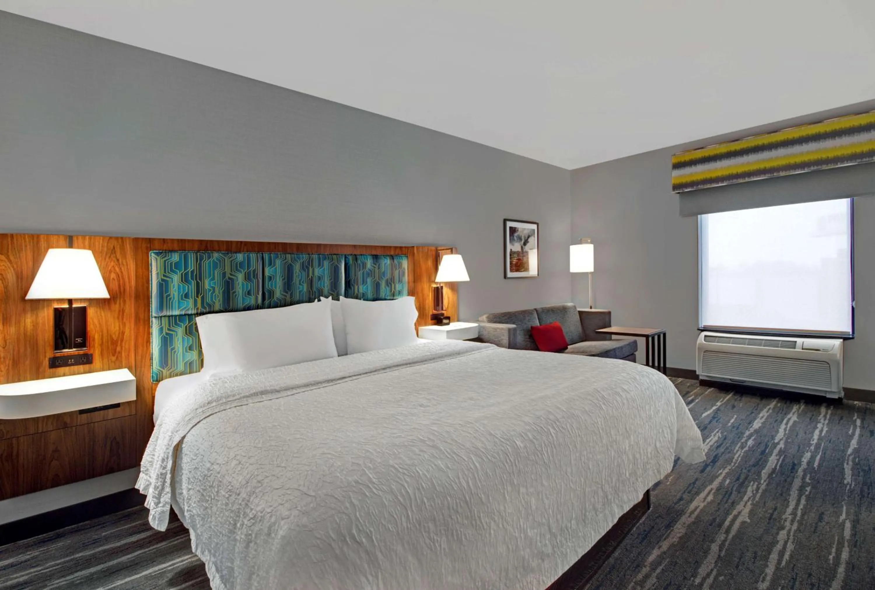 King Room with Sofa Bed and Study - Non-Smoking in Hampton Inn & Suites by Hilton Syracuse Dewitt