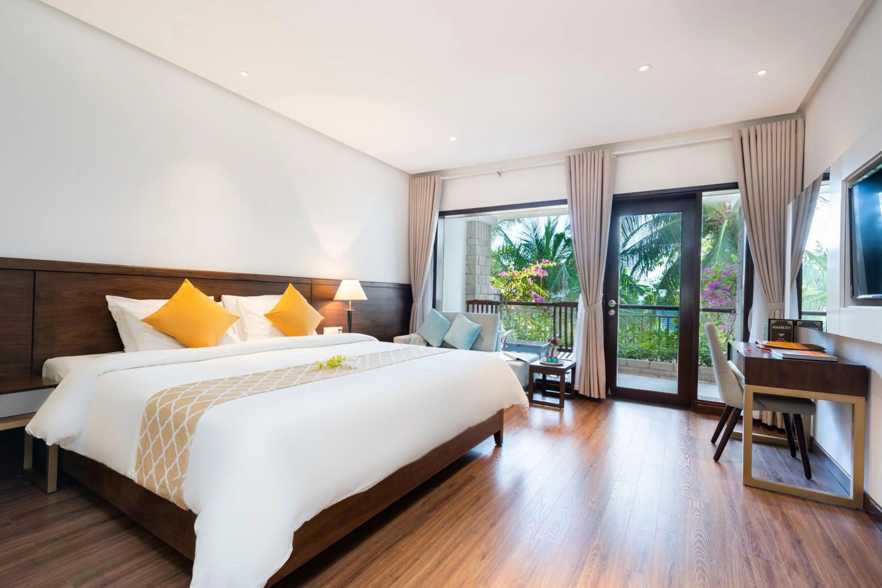 Deluxe Double Room with Garden View in Hoang Ngoc Beach Resort