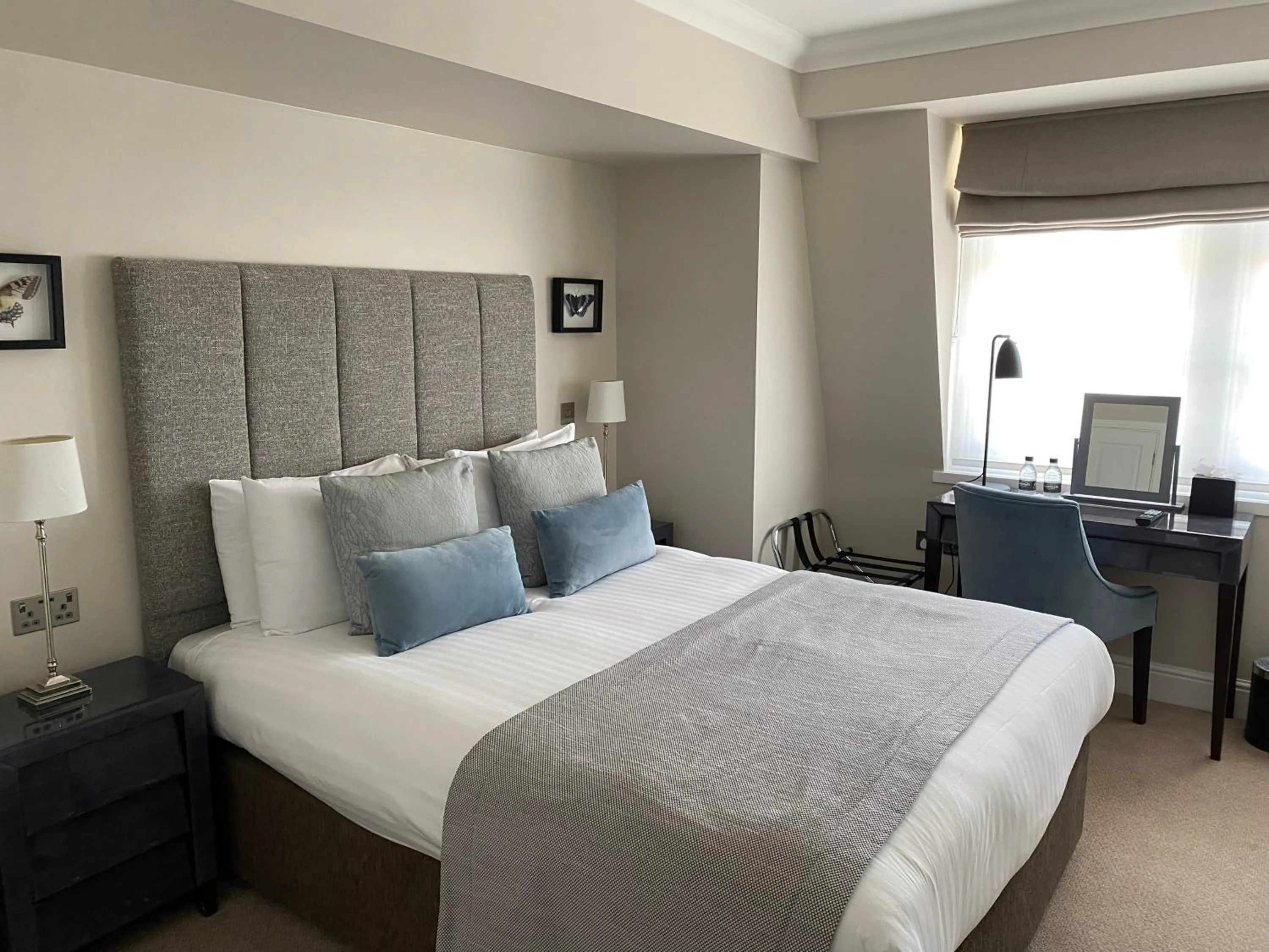 Queen Room in Oatlands Park Hotel