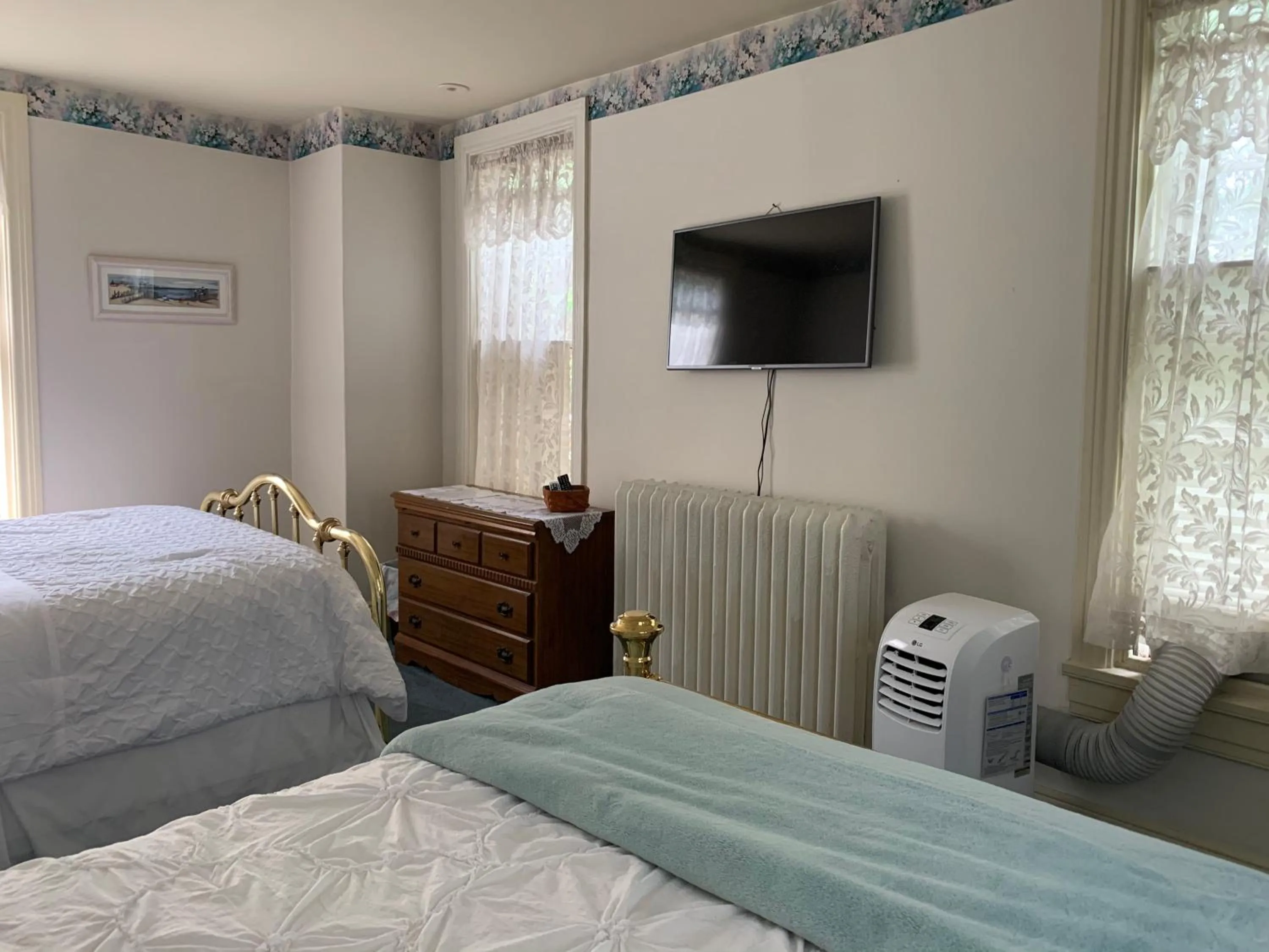 Deluxe Double Room (2 Adults + 1 Child) in Susquehanna Manor Inn